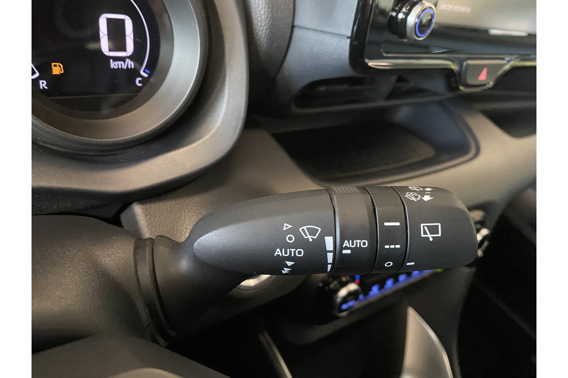 Toyota Yaris 1.5 Hybrid Dynamic thumbnail 25