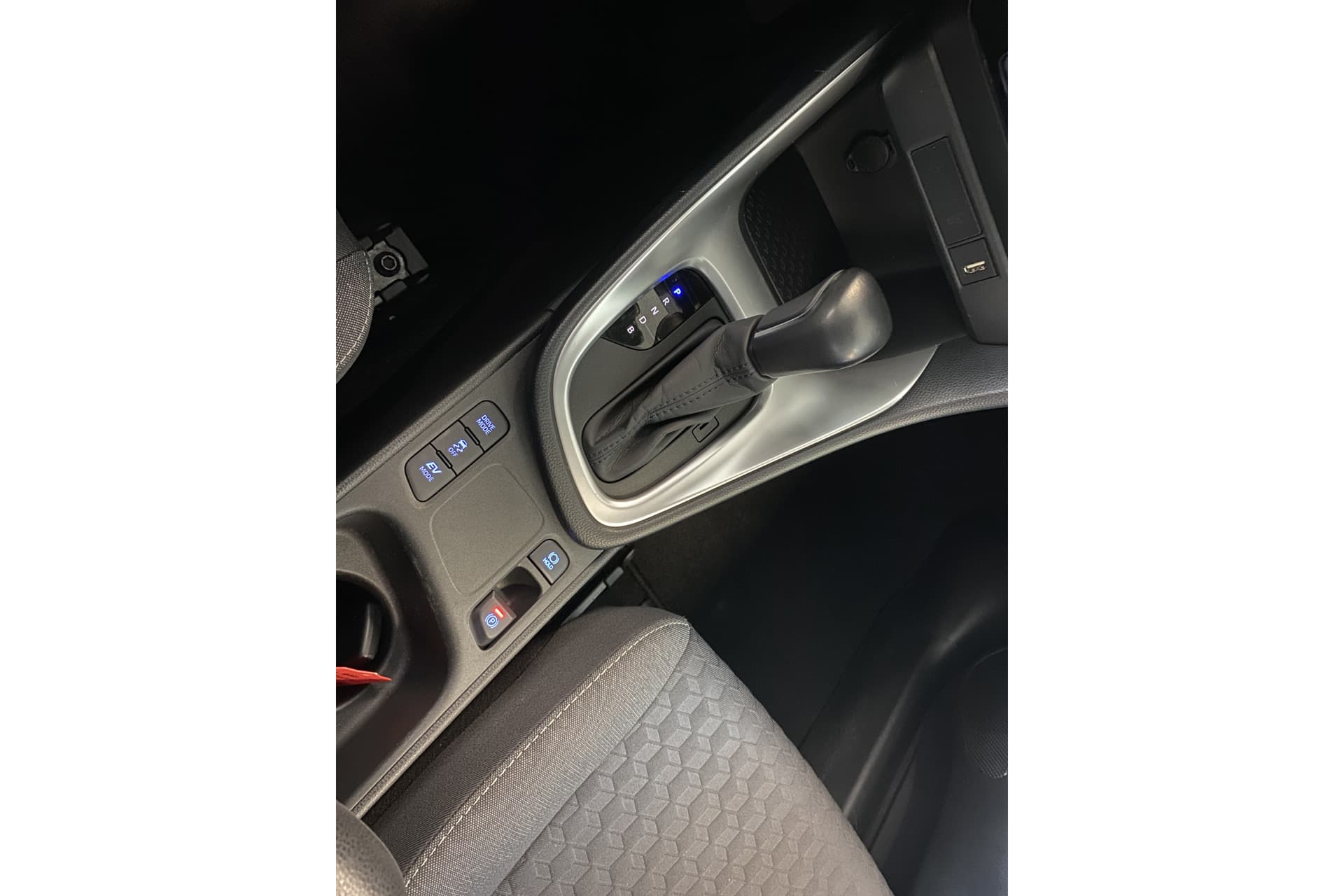 Toyota Yaris 1.5 Hybrid Dynamic thumbnail 29