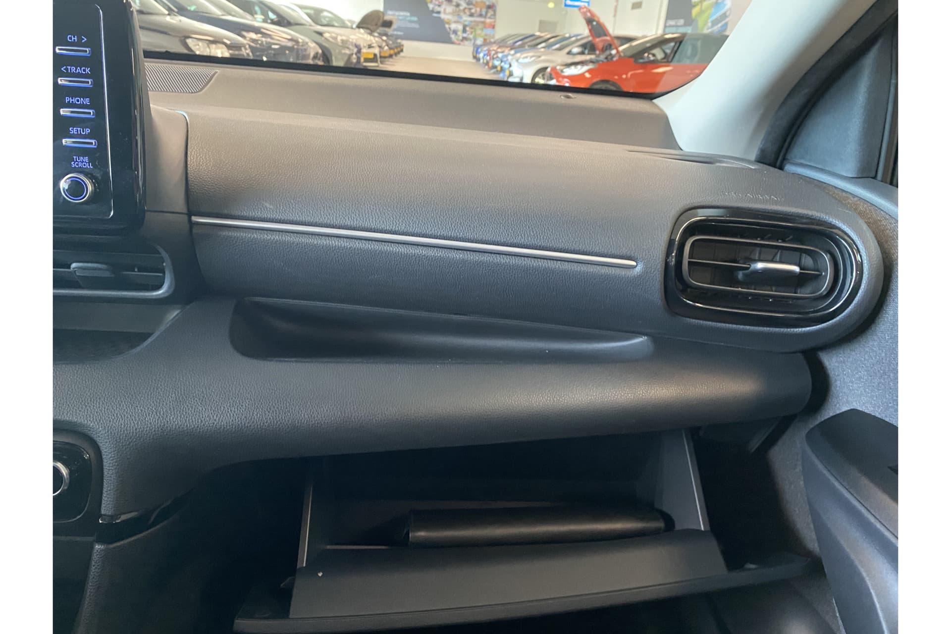 Toyota Yaris 1.5 Hybrid Dynamic thumbnail 33