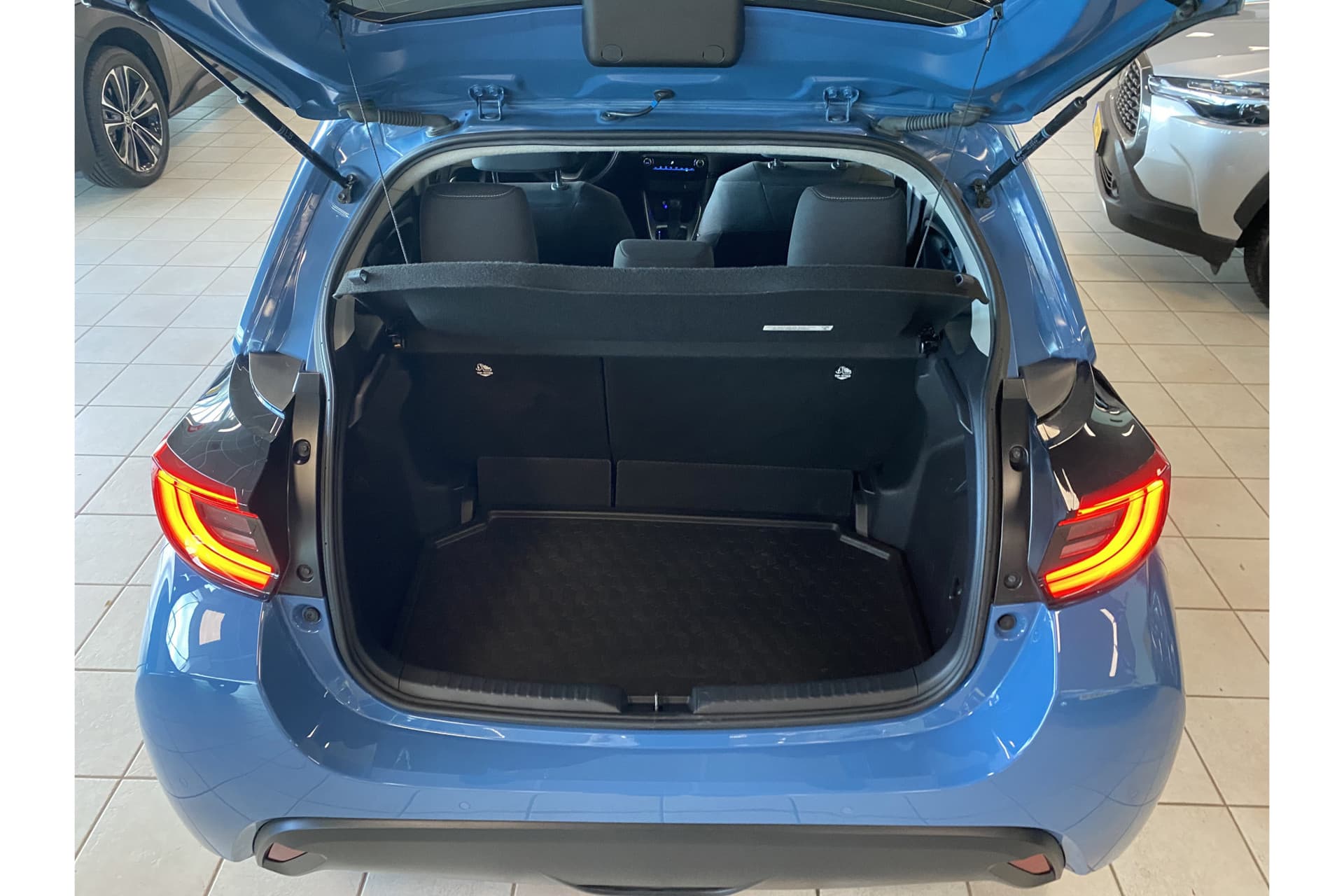 Toyota Yaris 1.5 Hybrid Dynamic thumbnail 8