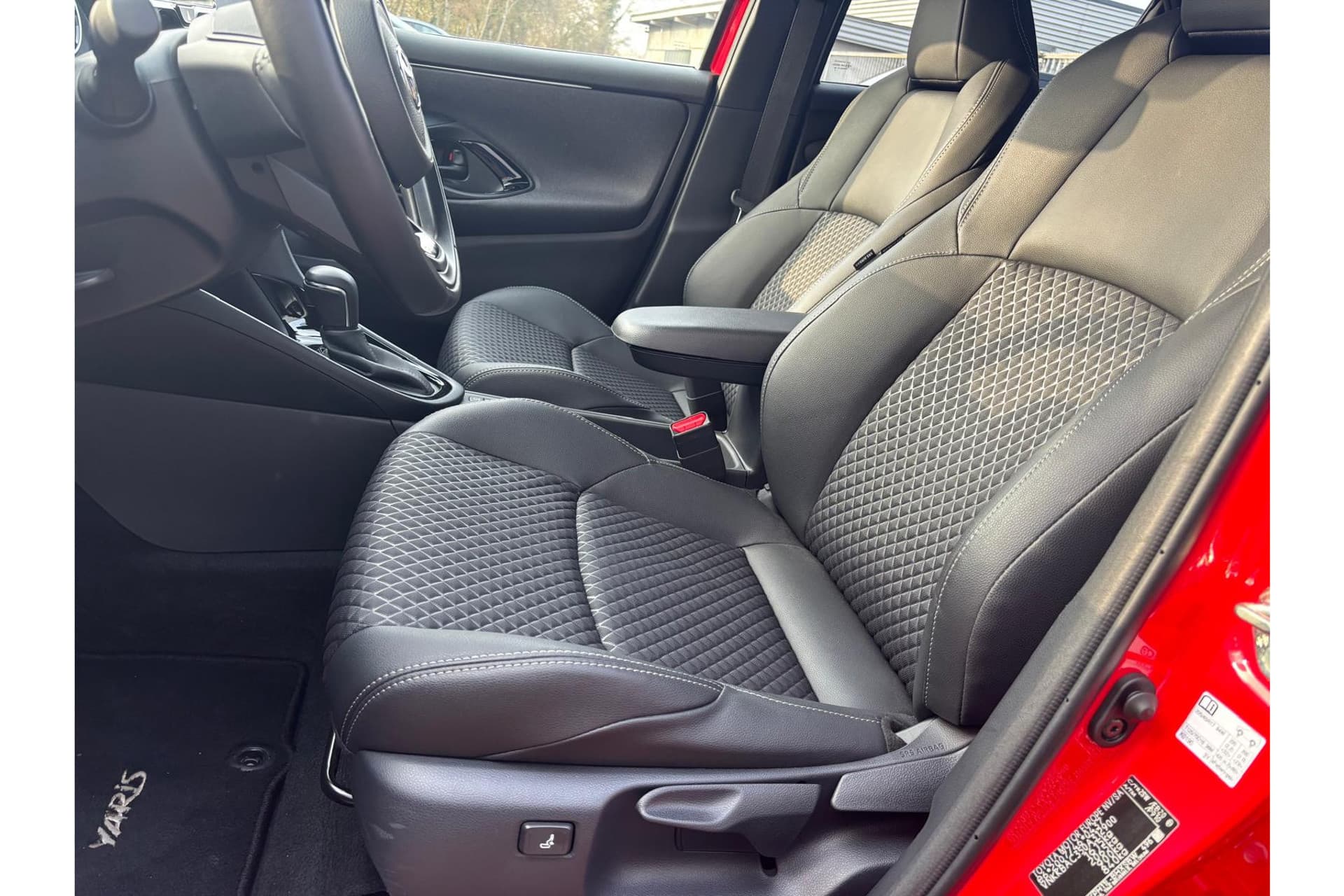 Toyota Yaris 1.5 Hybrid Executive Limited Automaat 116Pk thumbnail 13