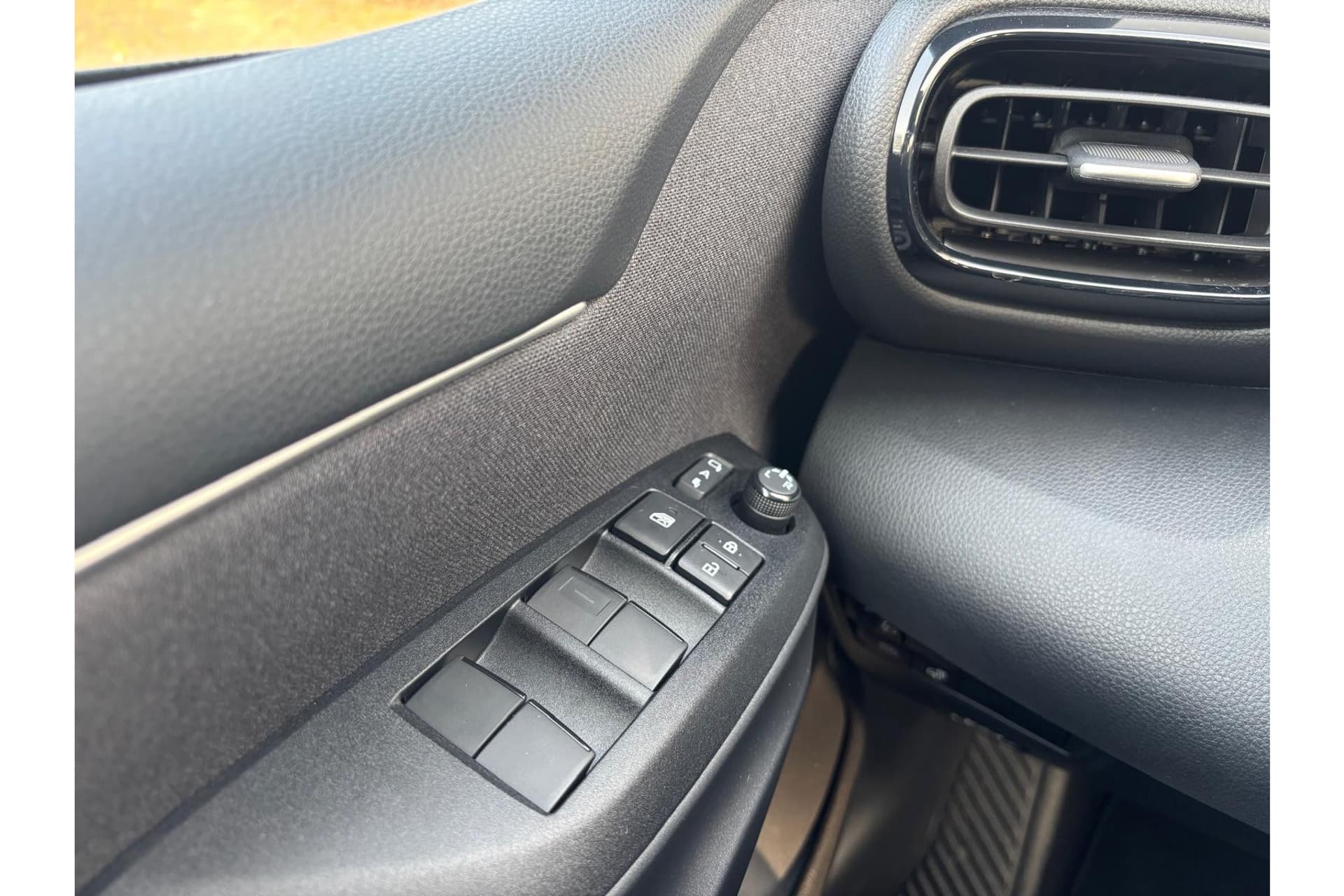 Toyota Yaris 1.5 Hybrid Executive Limited Automaat 116Pk thumbnail 14