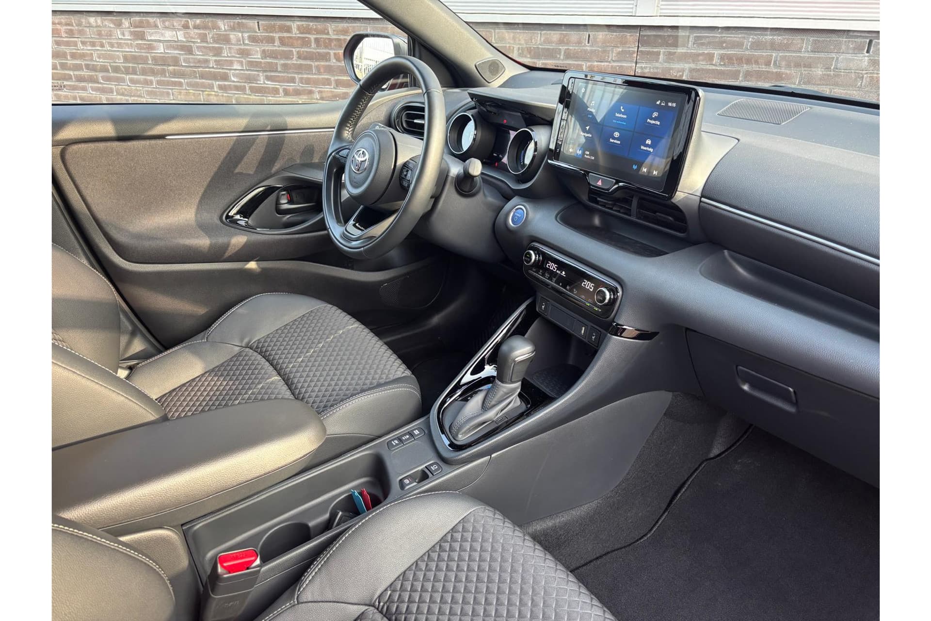 Toyota Yaris 1.5 Hybrid Executive Limited Automaat 116Pk thumbnail 16