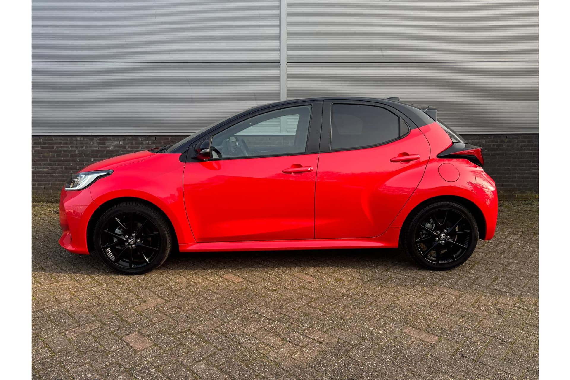 Toyota Yaris 1.5 Hybrid Executive Limited Automaat 116Pk thumbnail 2