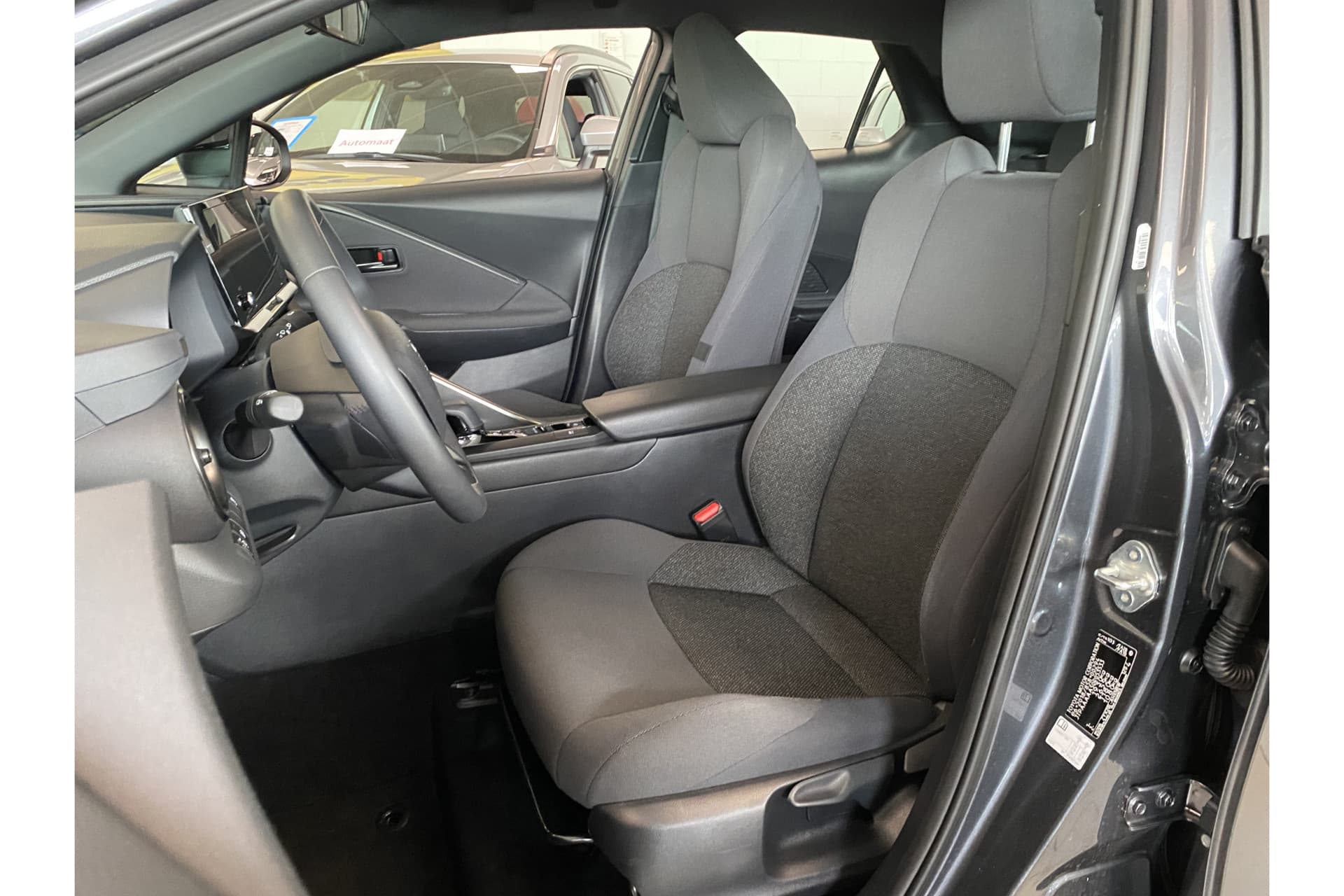 Toyota C-HR 1.8 Hybrid 140 Active thumbnail 14