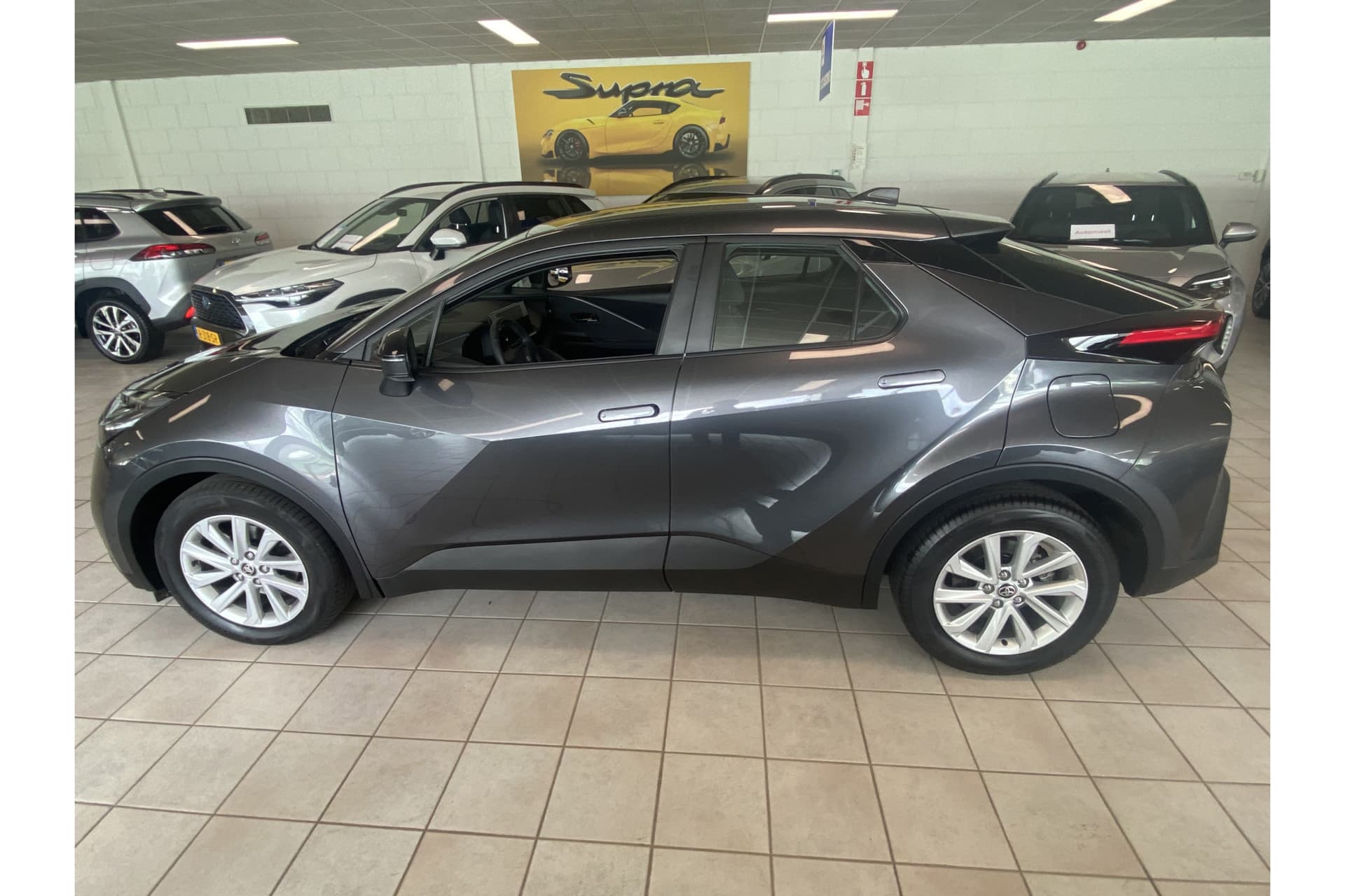 Toyota C-HR 1.8 Hybrid 140 Active thumbnail 3