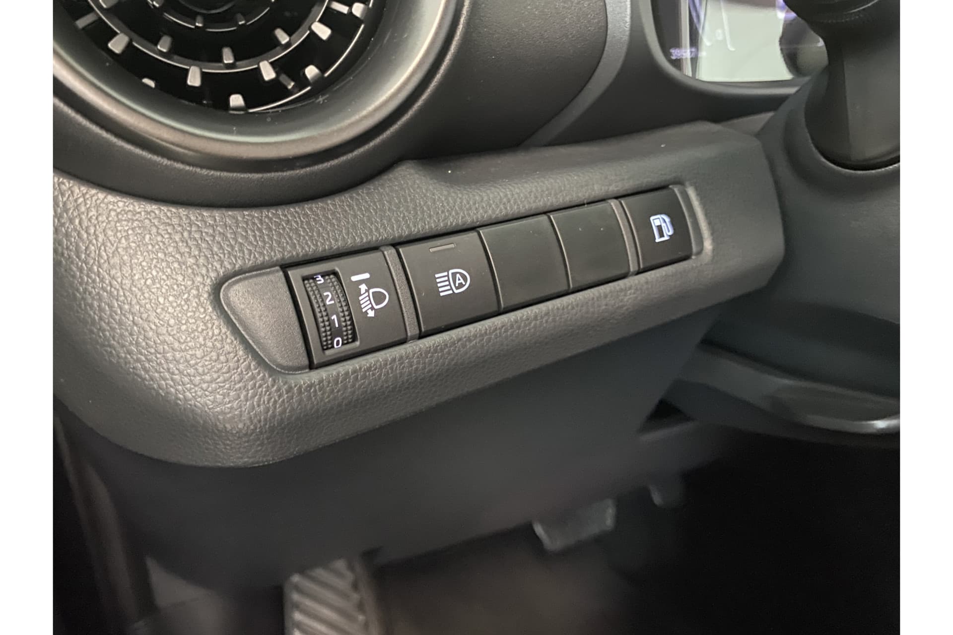 Toyota C-HR 1.8 Hybrid 140 Active thumbnail 30