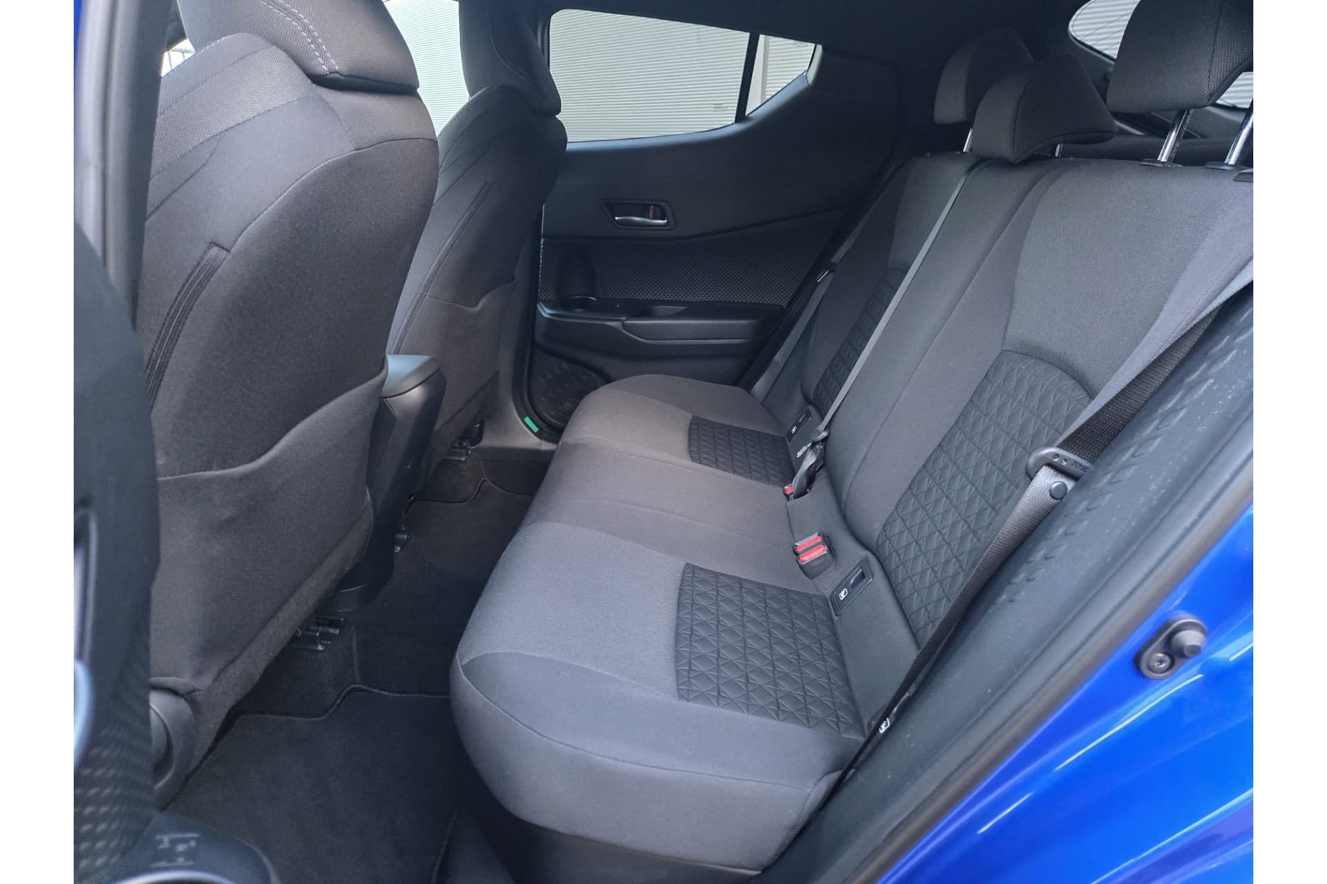 Toyota C-HR 2.0 Hybrid Style thumbnail 7