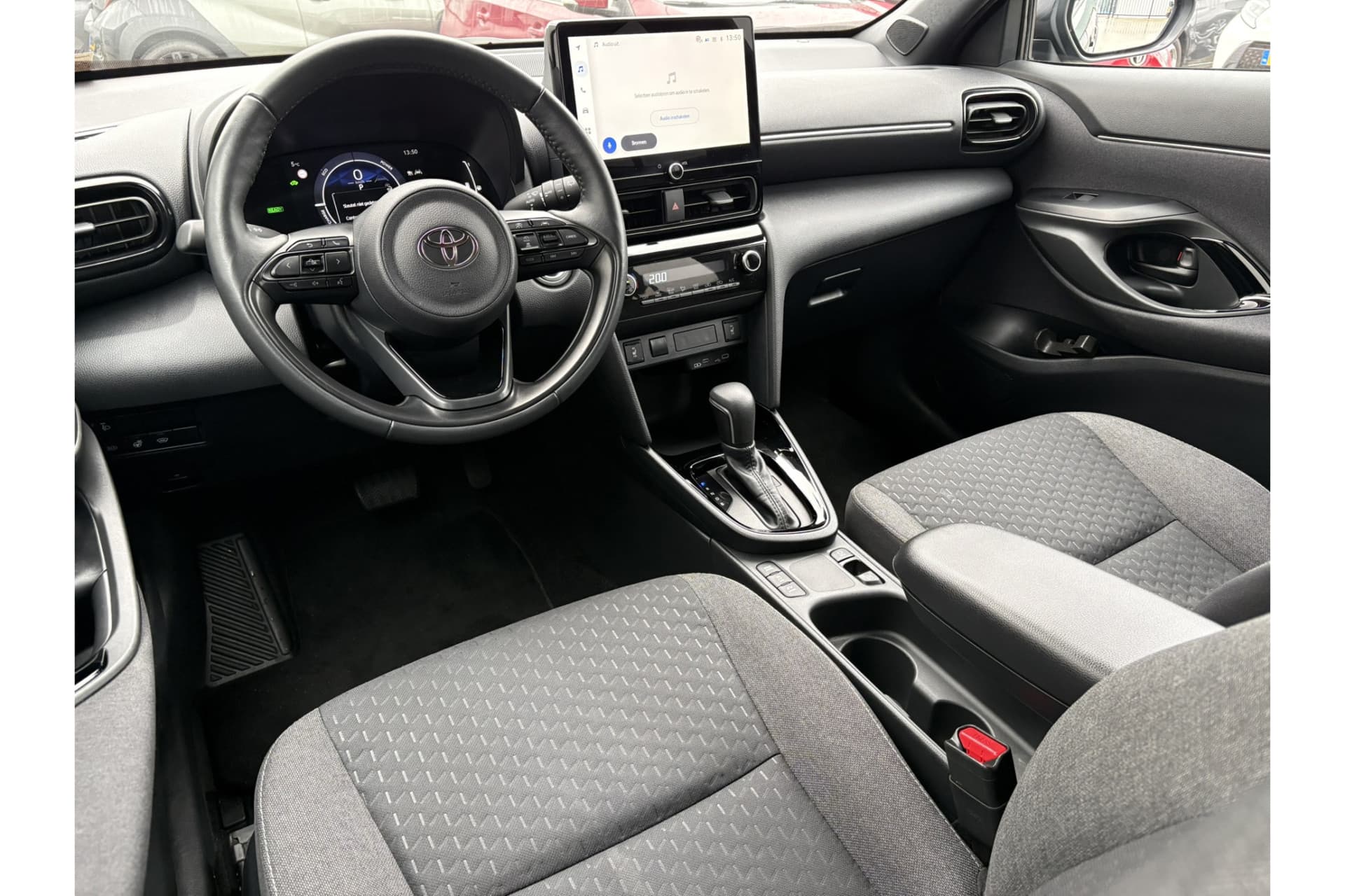 Toyota Yaris Cross 1.5 Hybrid 115 First Edition thumbnail 2