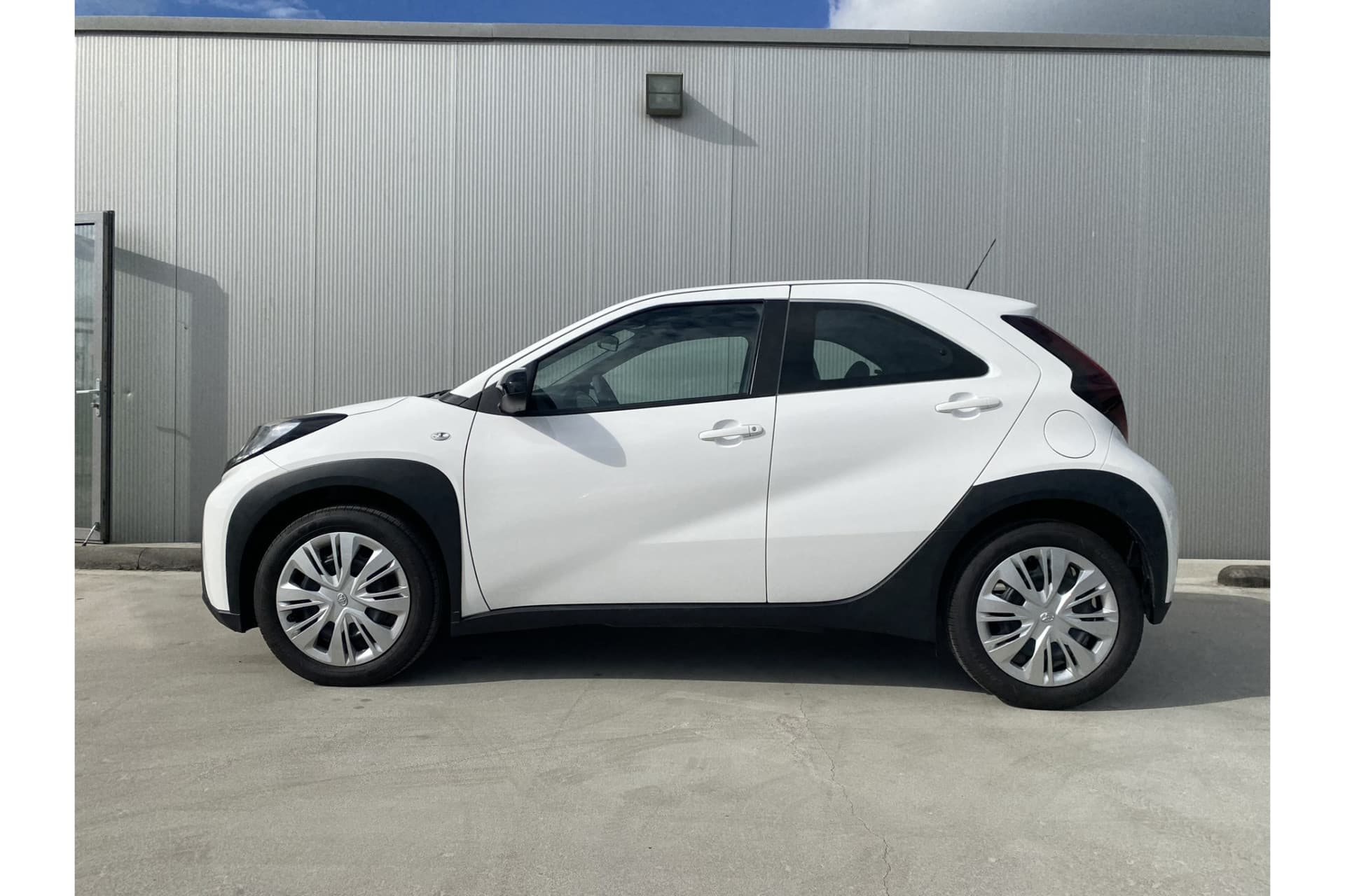 Toyota Aygo X 1.0 Vvt-I Mt Play thumbnail 3