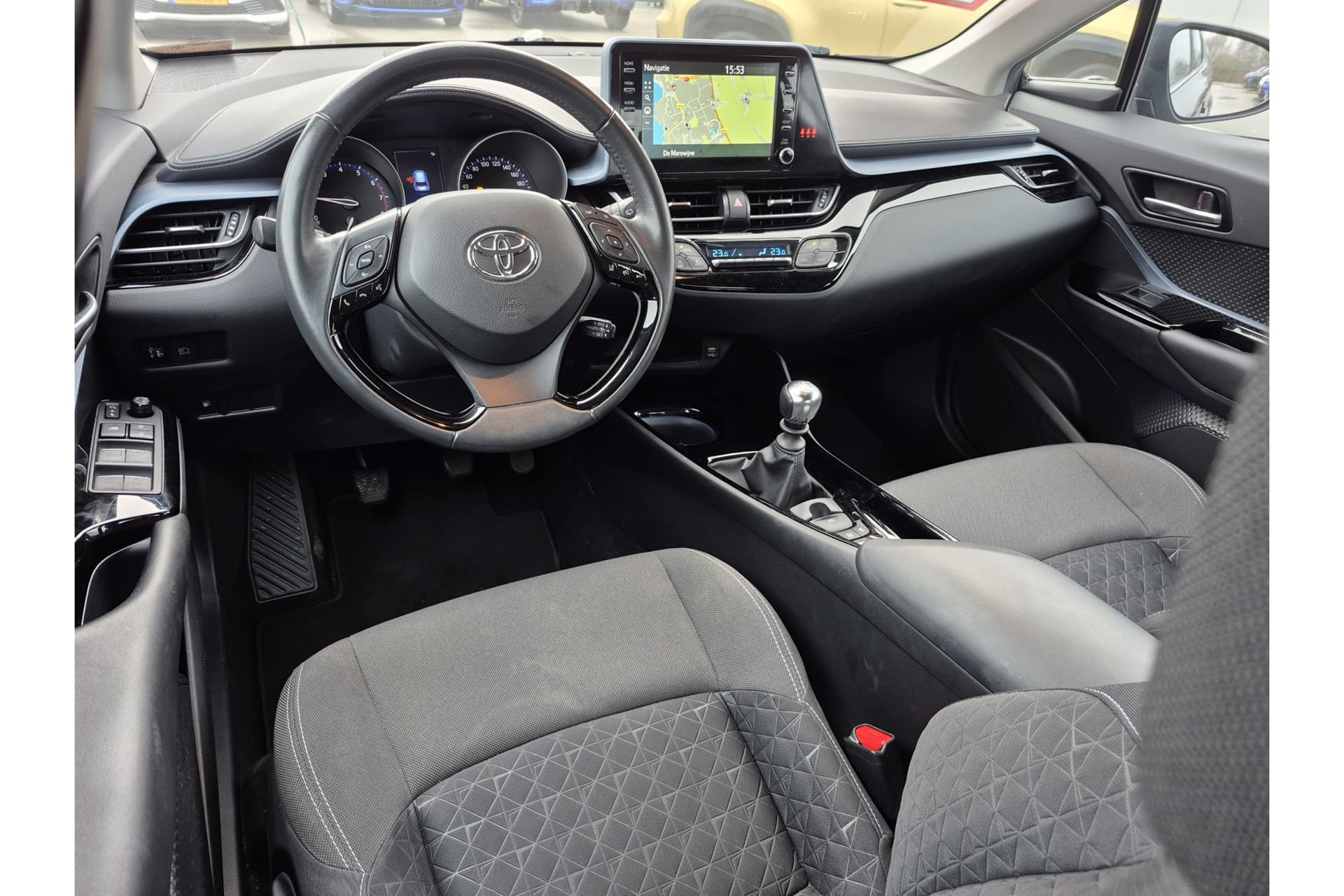 Toyota C-HR 1.2 Turbo Dynamic thumbnail 2