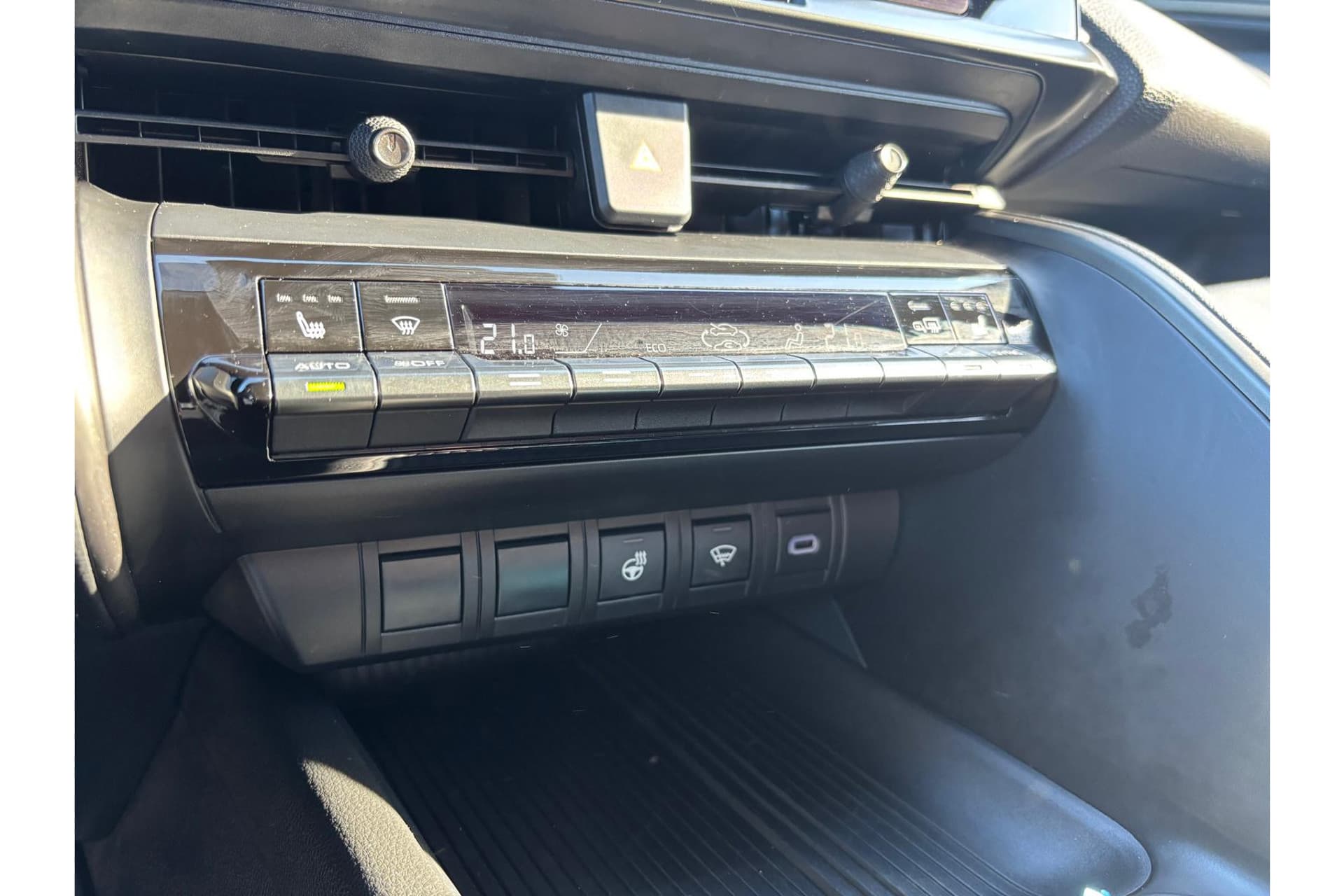 Toyota C-HR 1.8 Hybrid 140 First Edition Limited thumbnail 13