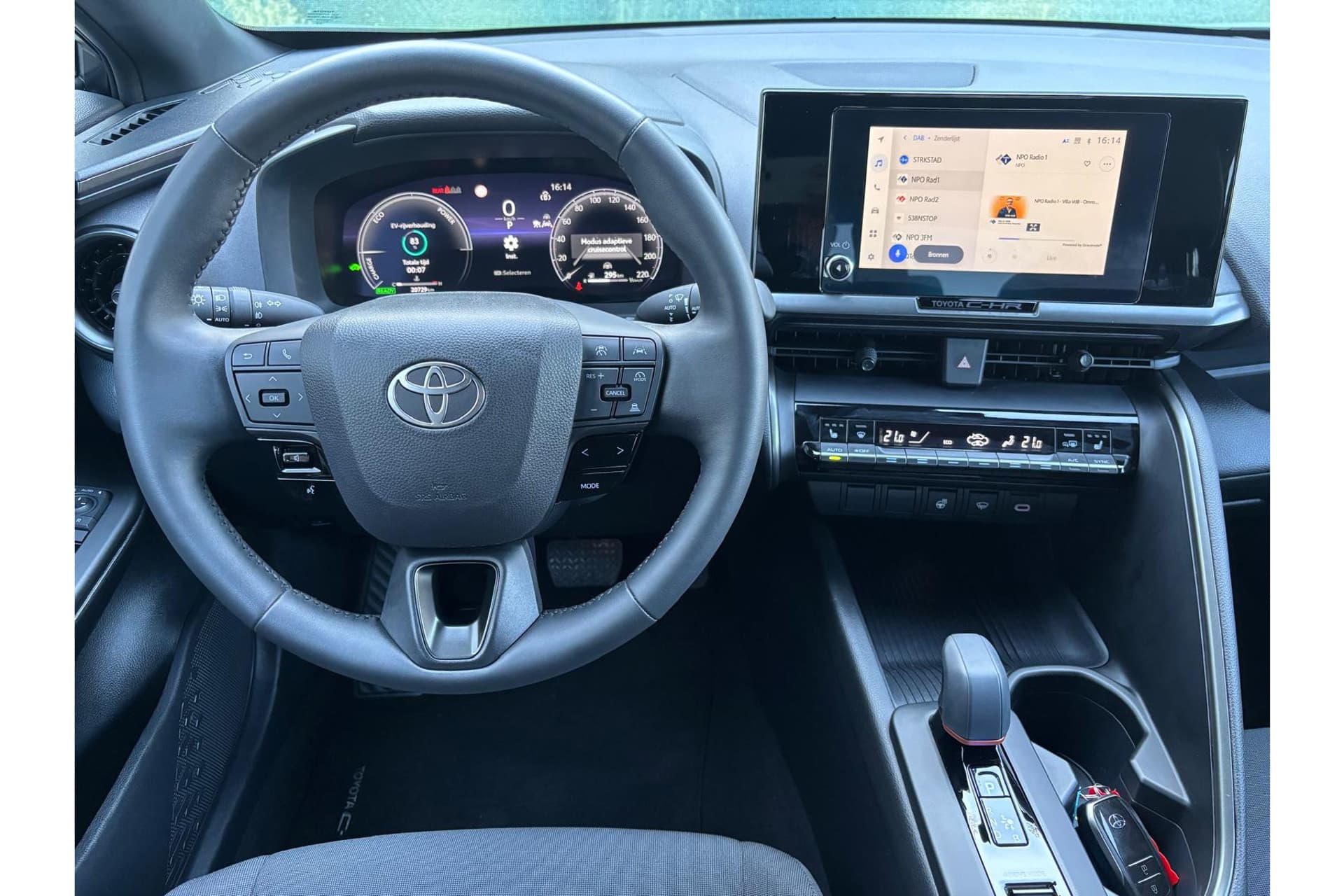 Toyota C-HR 1.8 Hybrid 140 First Edition Limited thumbnail 4