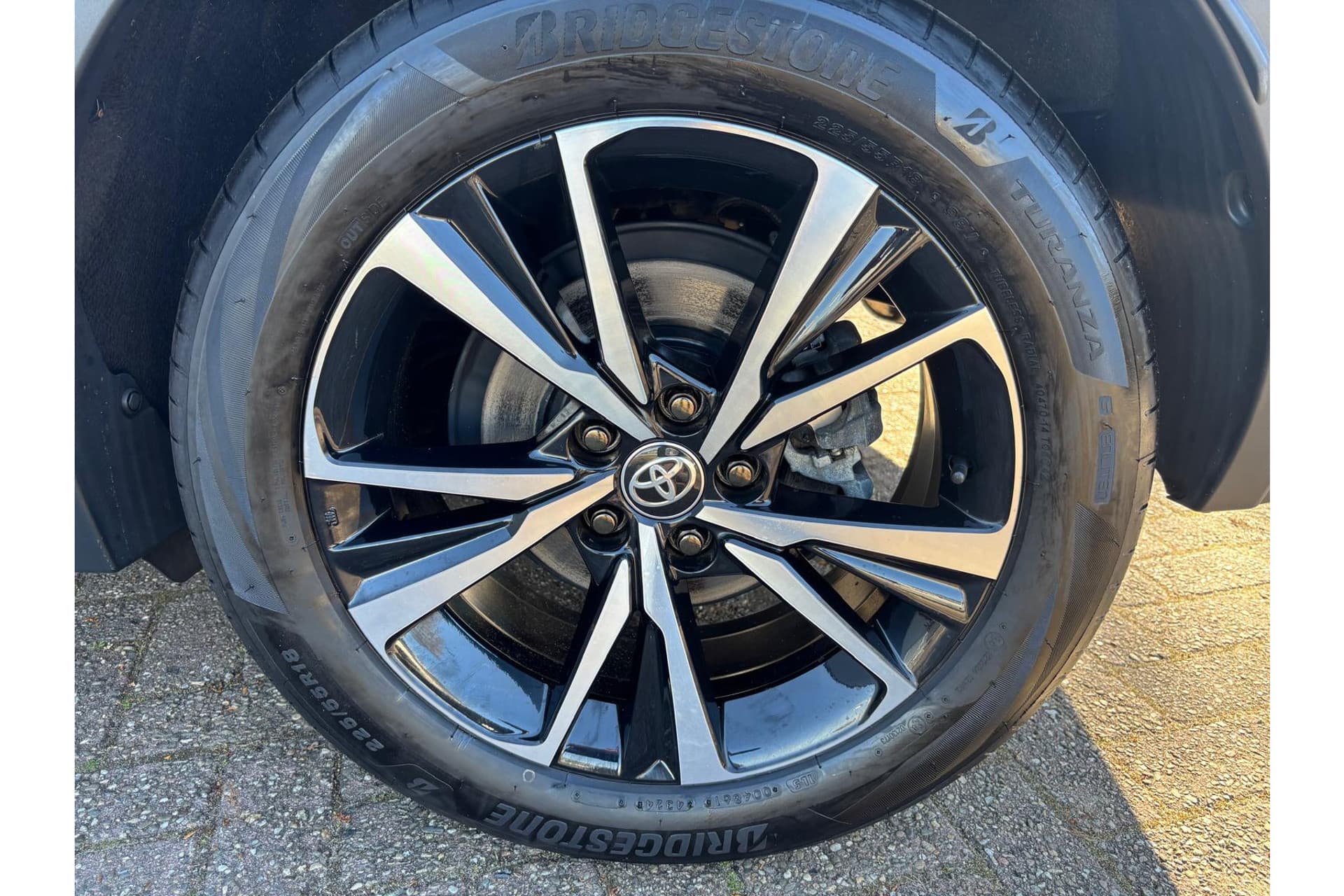 Toyota C-HR 1.8 Hybrid 140 First Edition Limited thumbnail 8