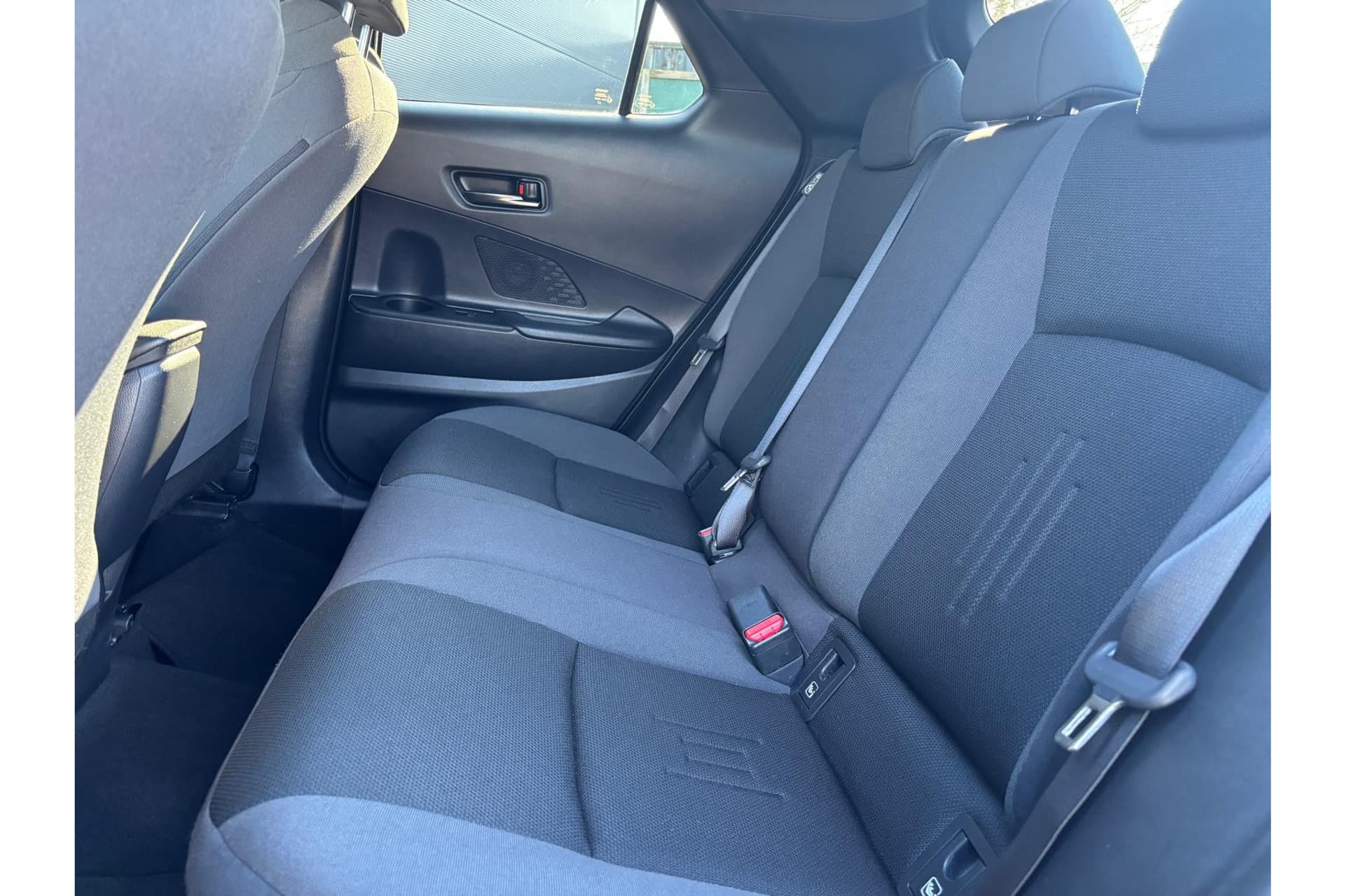 Toyota C-HR 1.8 Hybrid 140 First Edition Limited thumbnail 9