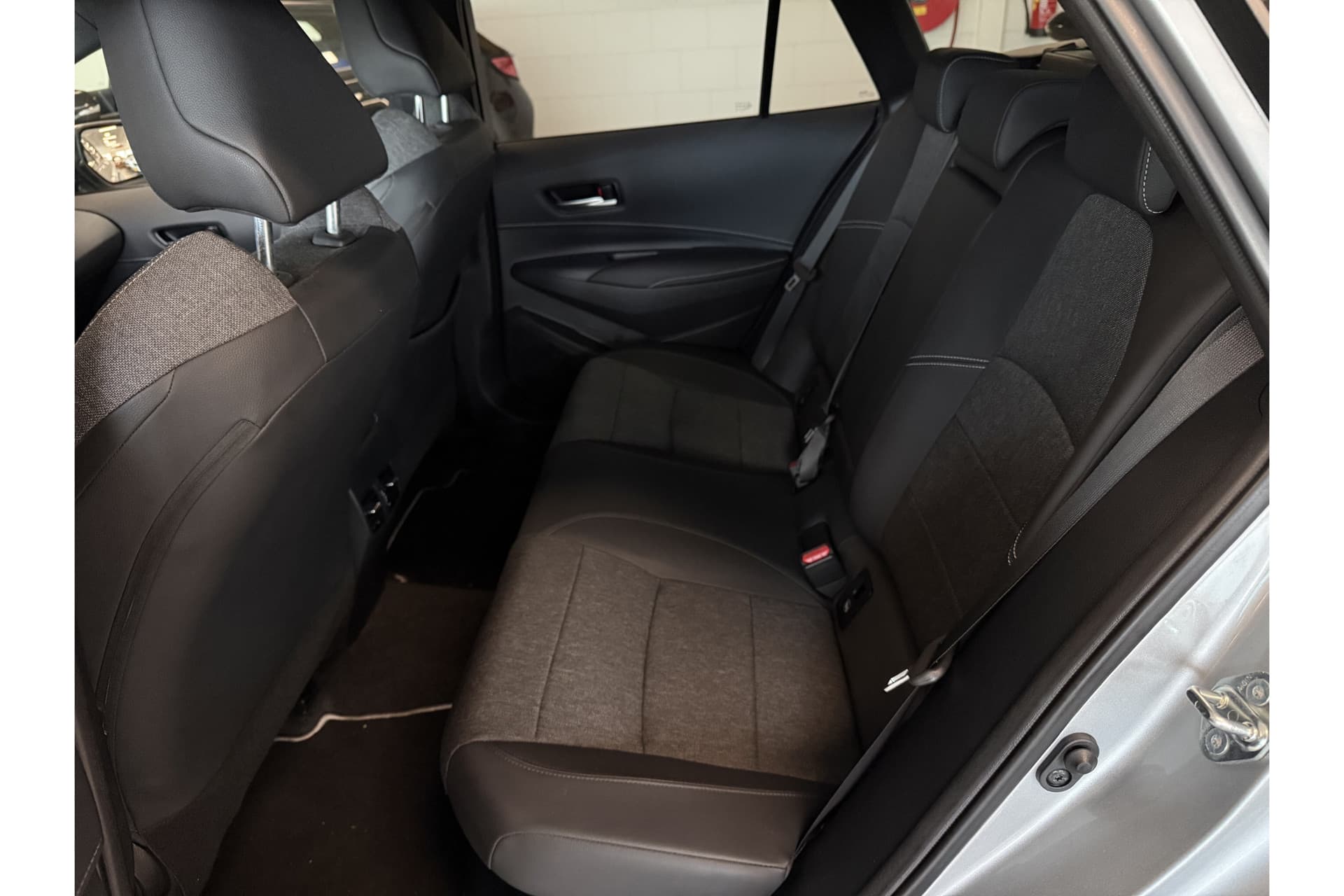 Toyota Corolla Touring Sports Hybrid 140 Dynamic thumbnail 16