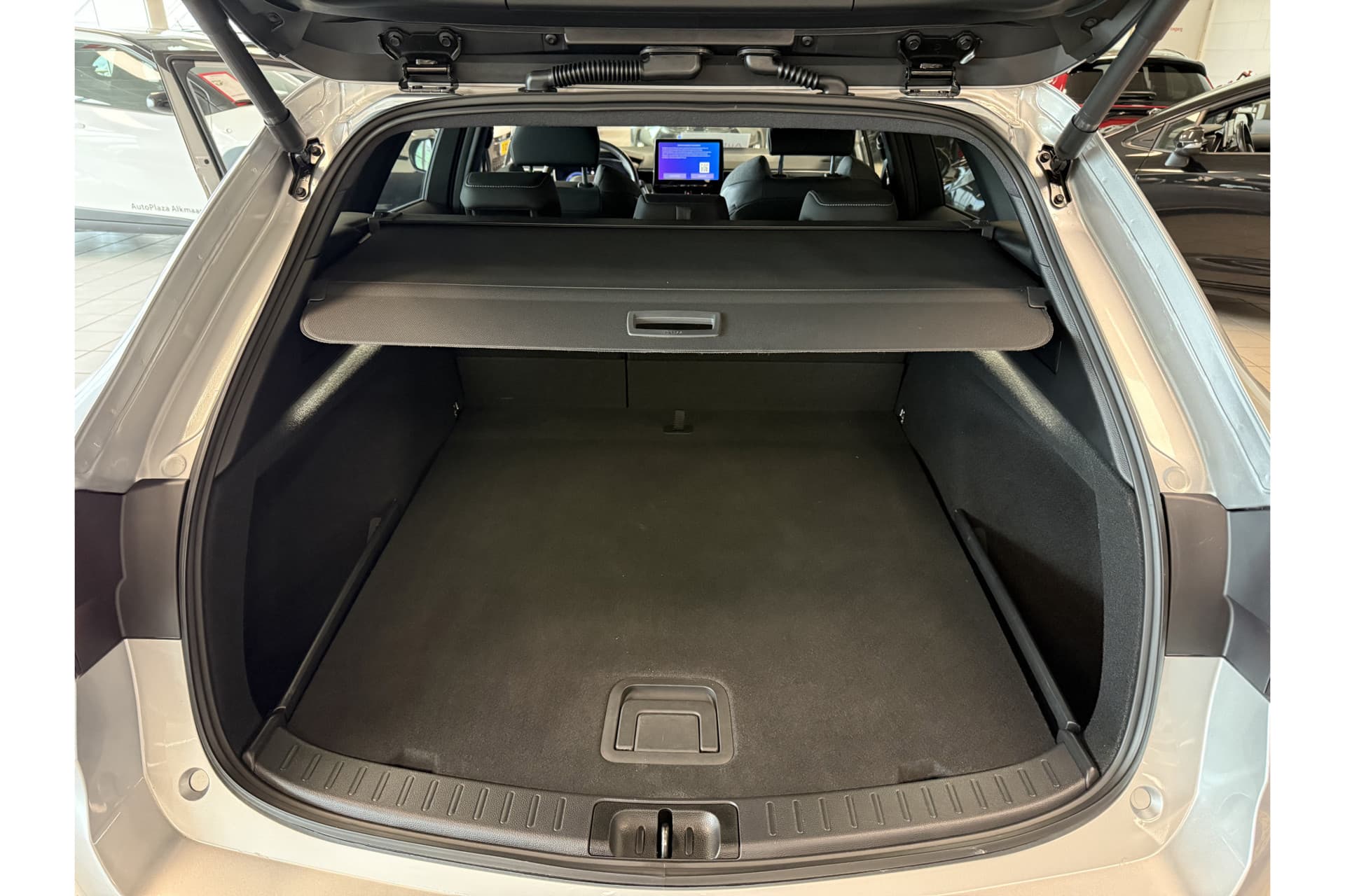 Toyota Corolla Touring Sports Hybrid 140 Dynamic thumbnail 8