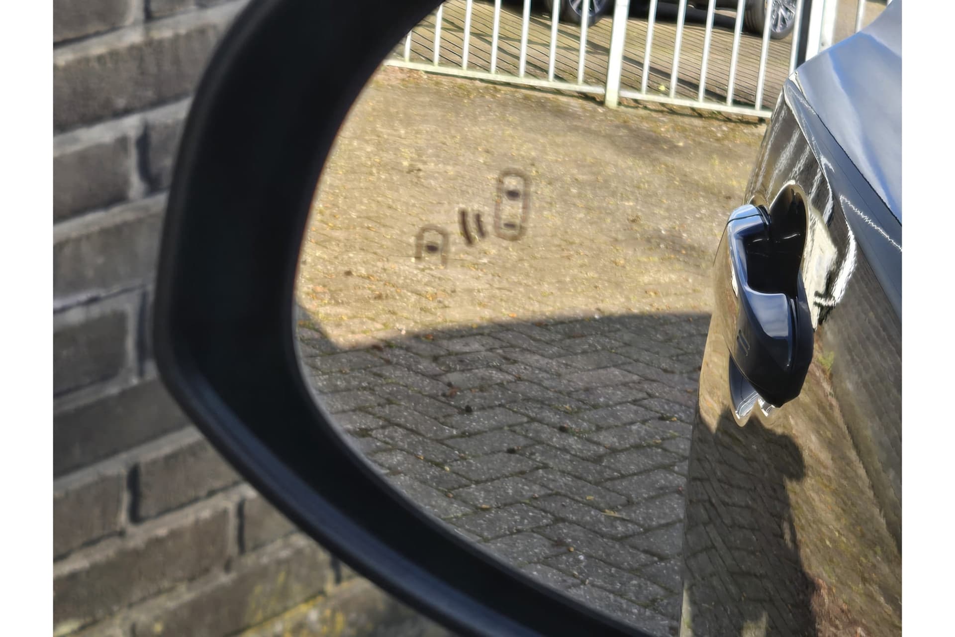 Toyota C-HR 1.8 Hybrid Executive thumbnail 17