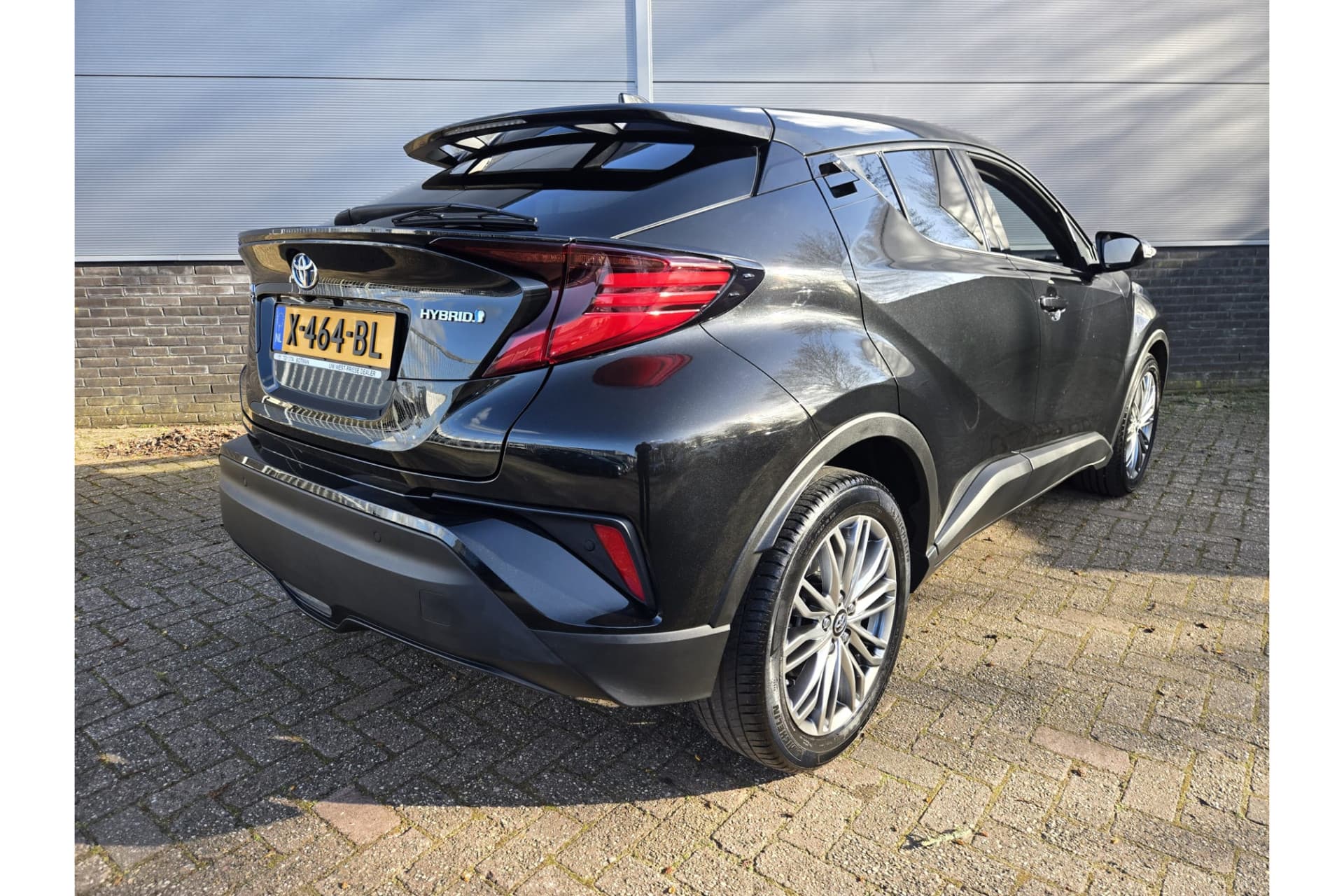 Toyota C-HR 1.8 Hybrid Executive thumbnail 2