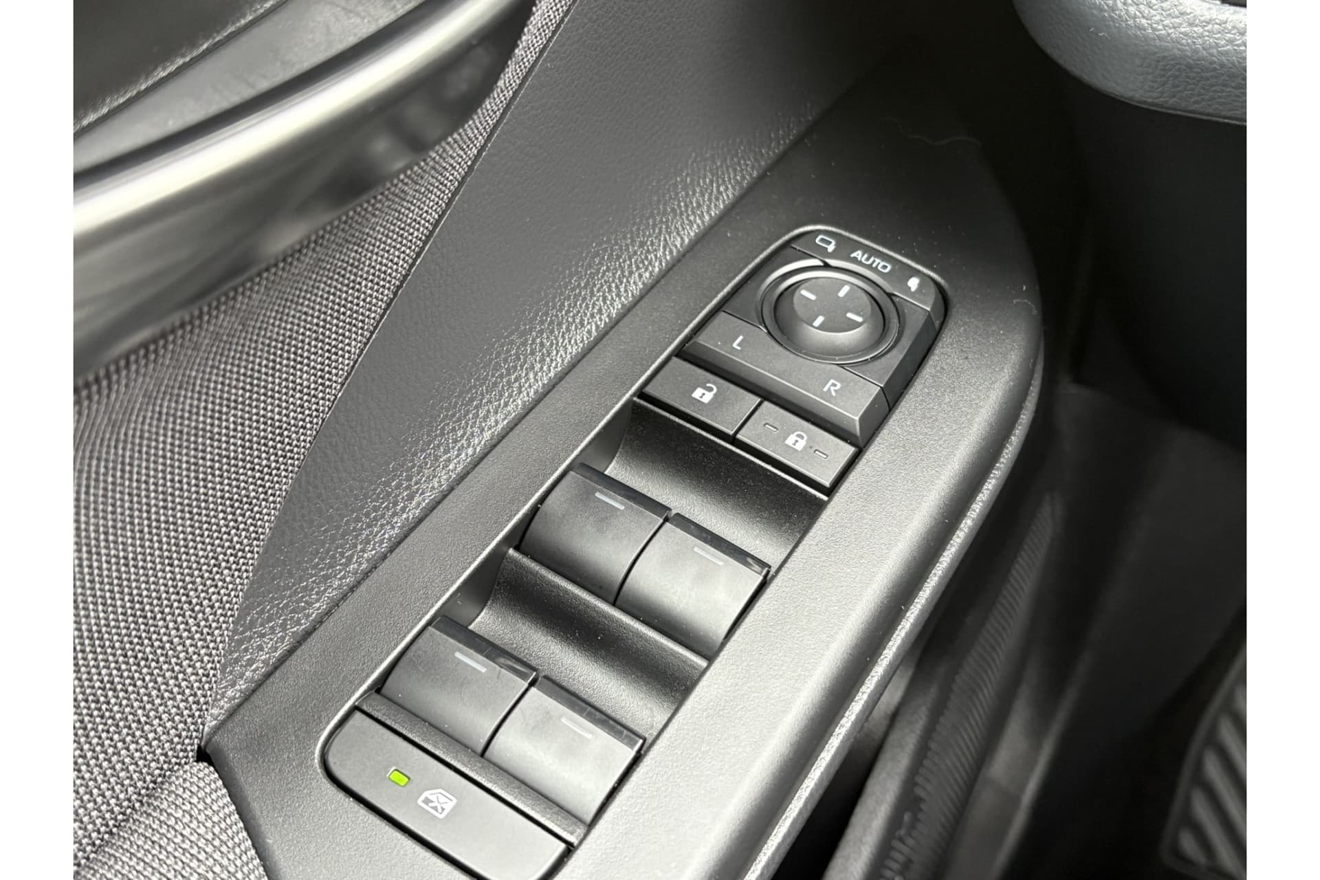 Toyota C-HR 1.8 Hybrid 140 Dynamic thumbnail 10