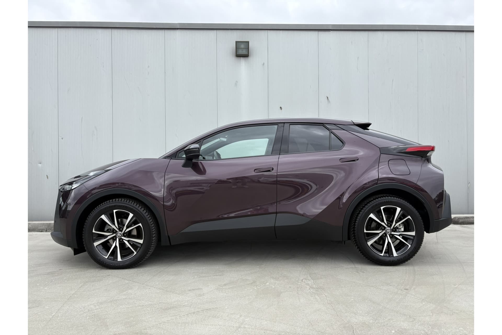 Toyota C-HR 1.8 Hybrid 140 Dynamic thumbnail 3