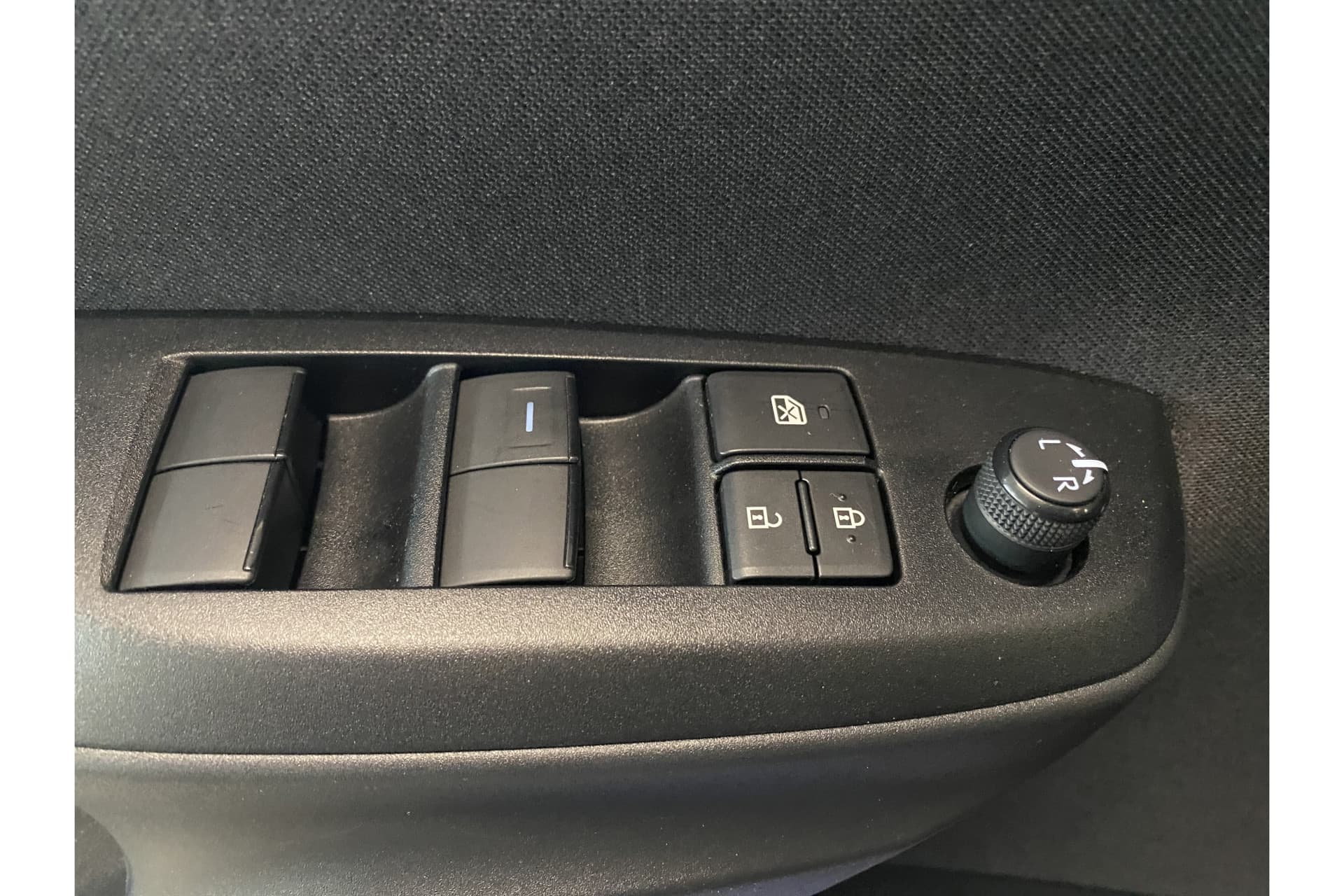 Toyota Yaris 1.5 Hybrid 115 First Edition thumbnail 16