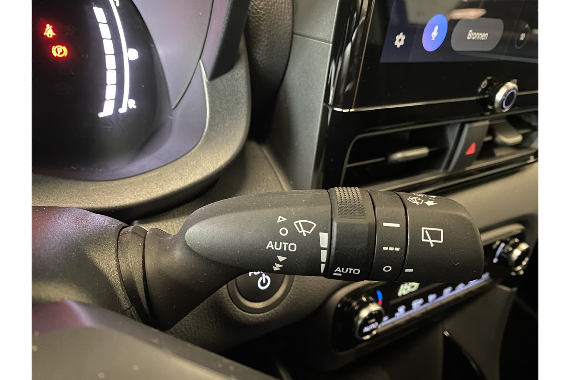 Toyota Yaris 1.5 Hybrid 115 First Edition thumbnail 26