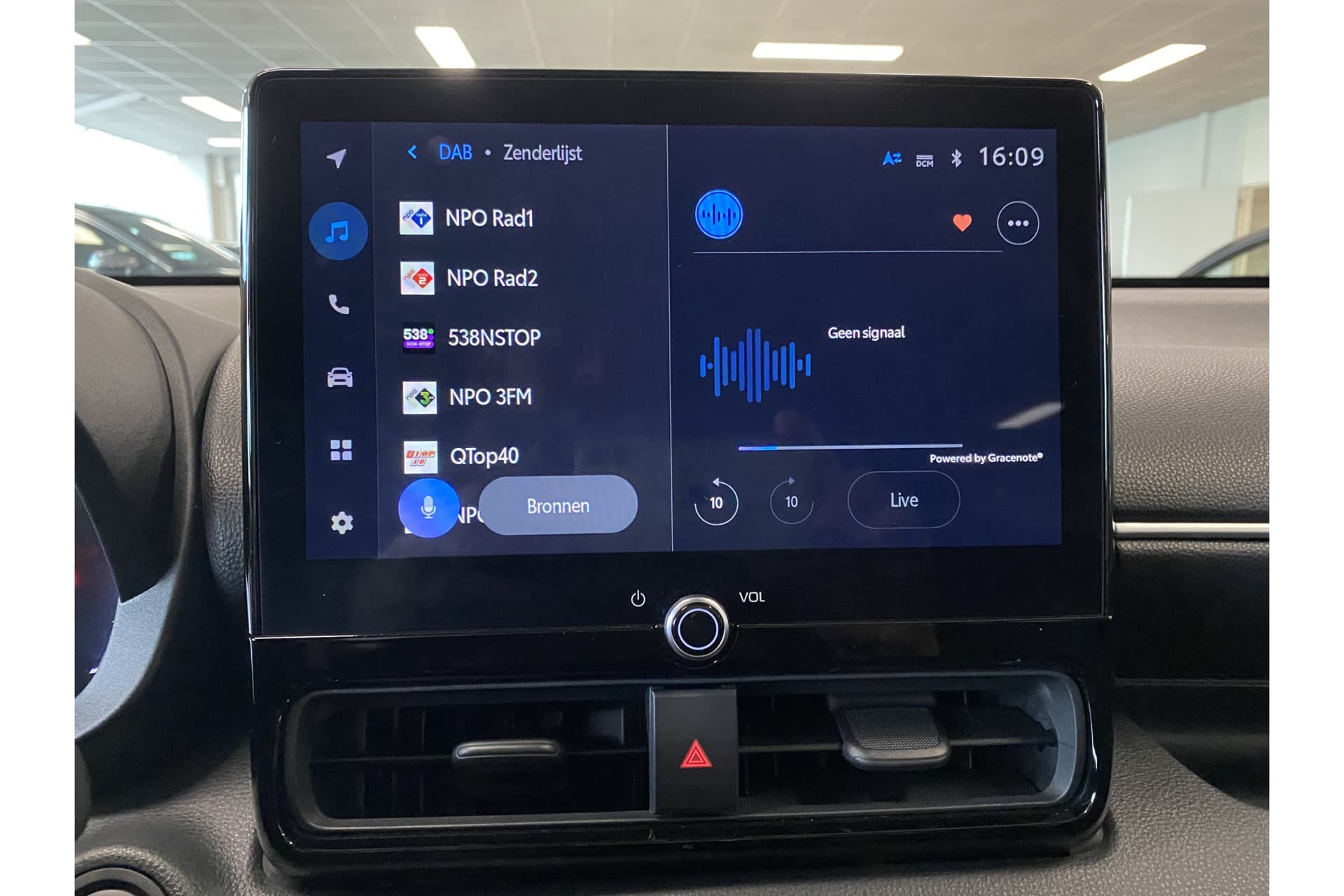 Toyota Yaris 1.5 Hybrid 115 First Edition thumbnail 28