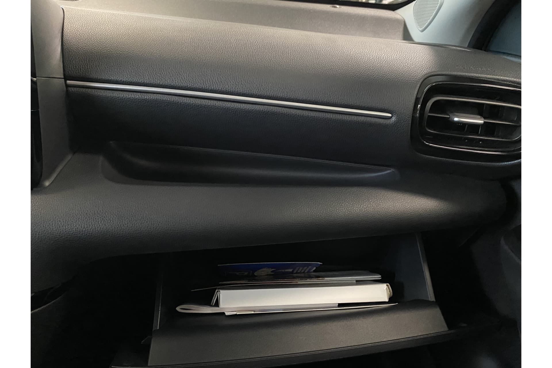 Toyota Yaris 1.5 Hybrid 115 First Edition thumbnail 34