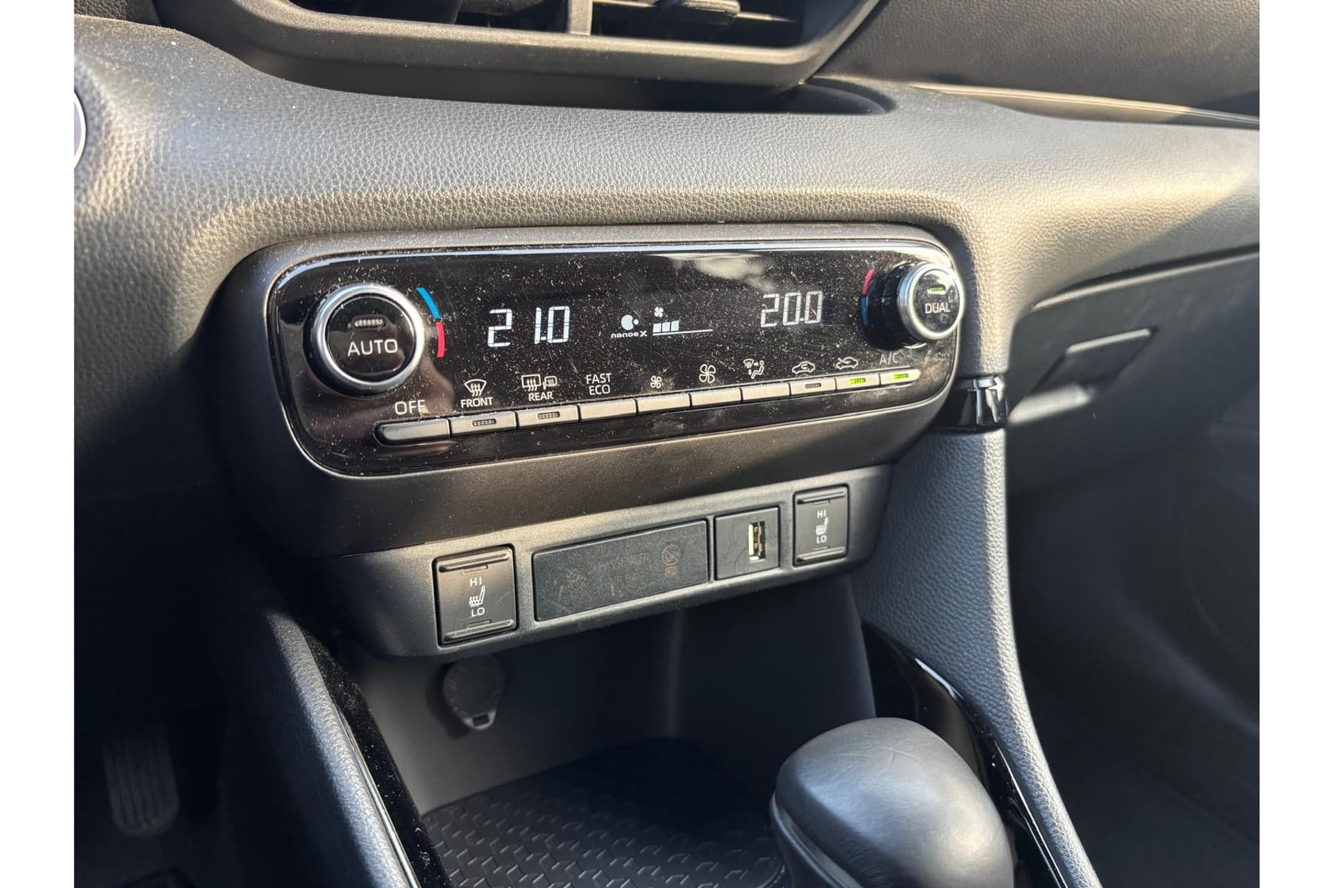 Toyota Yaris 1.5 Hybrid Executive Limited Automaat thumbnail 17