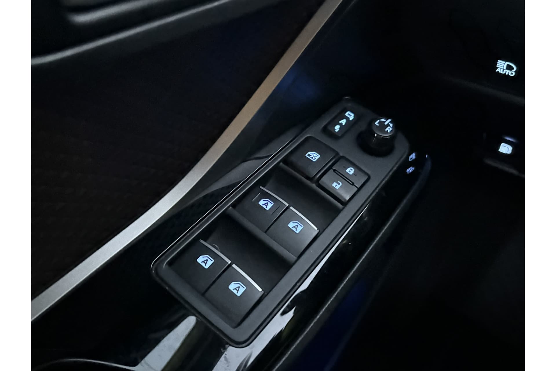 Toyota C-HR 1.8 Hybrid Executive thumbnail 11