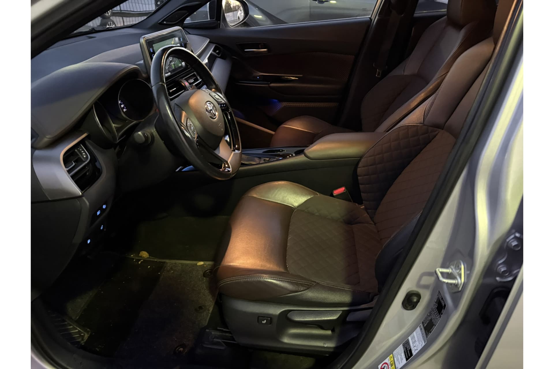 Toyota C-HR 1.8 Hybrid Executive thumbnail 15