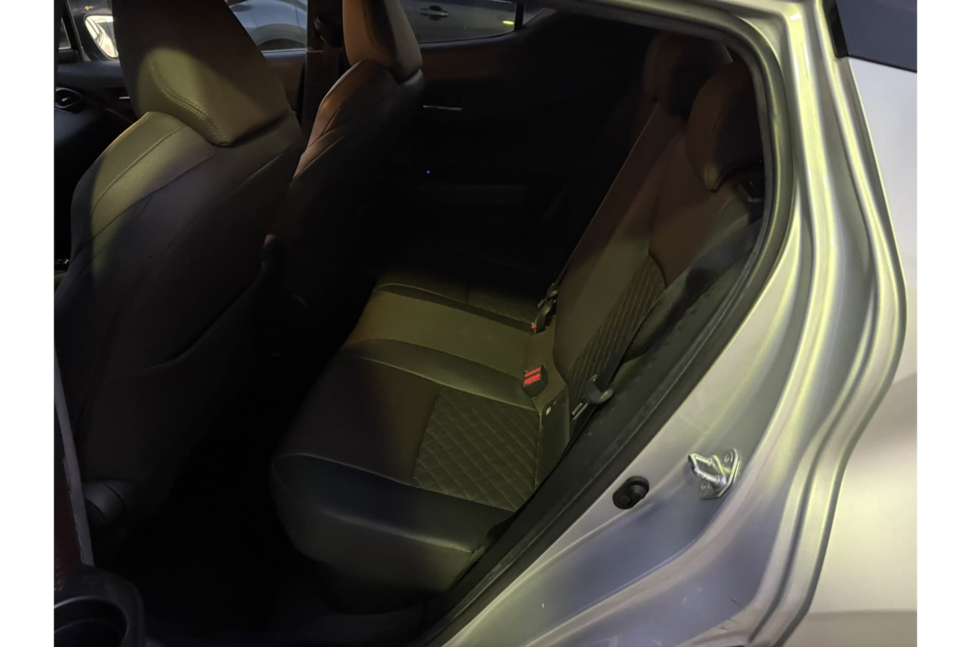 Toyota C-HR 1.8 Hybrid Executive thumbnail 16