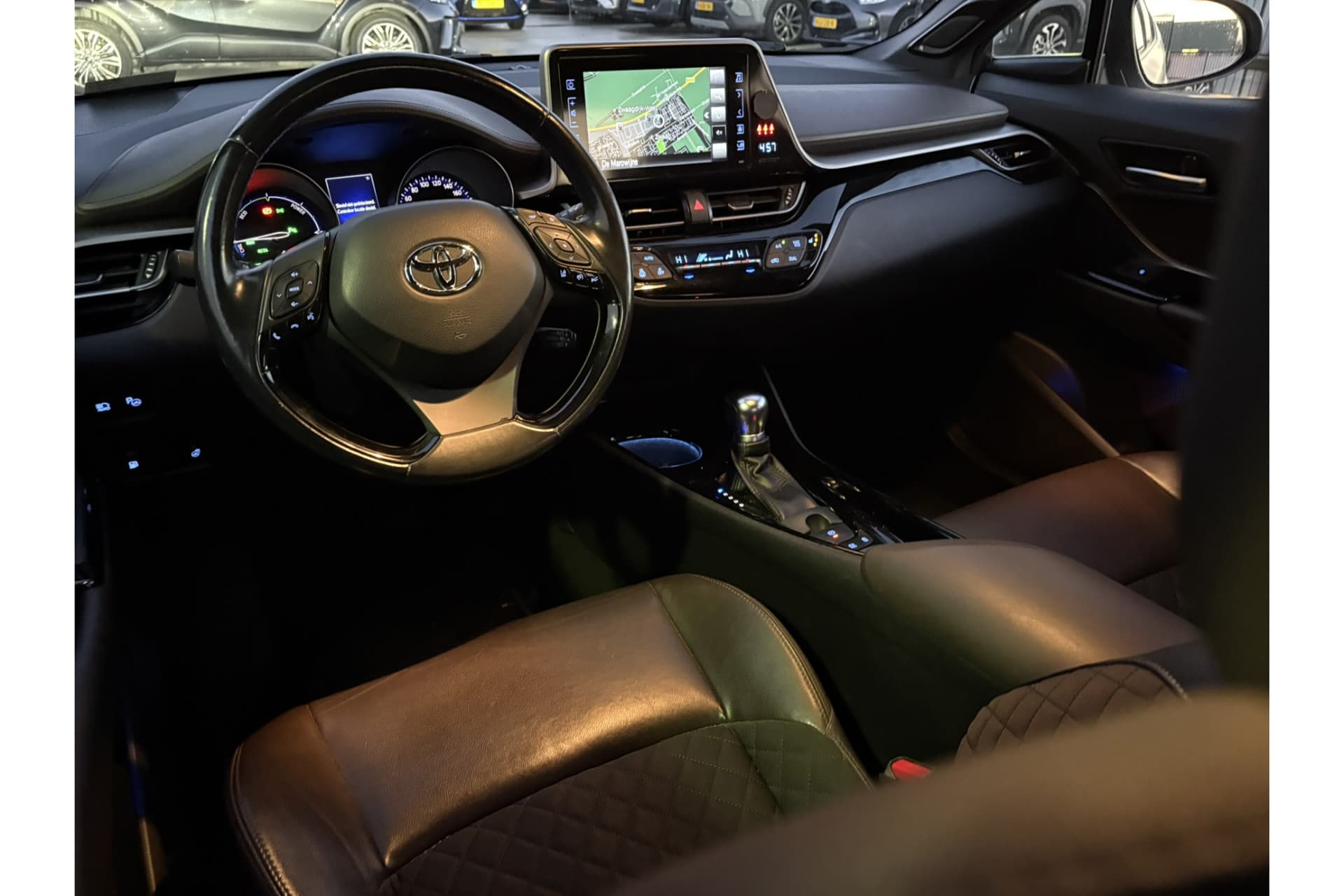 Toyota C-HR 1.8 Hybrid Executive thumbnail 2