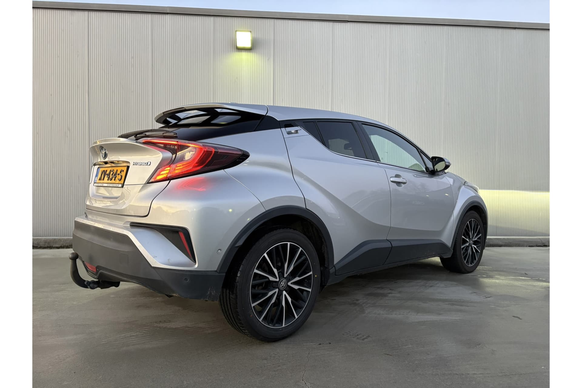 Toyota C-HR 1.8 Hybrid Executive thumbnail 5