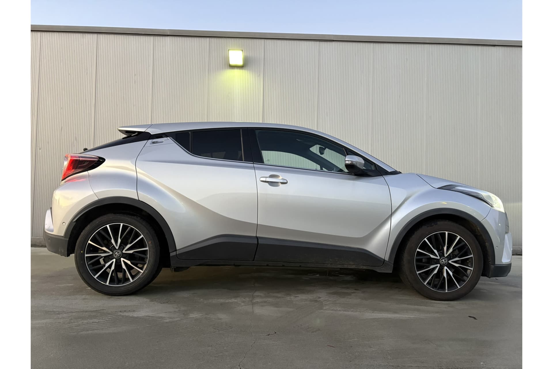 Toyota C-HR 1.8 Hybrid Executive thumbnail 7