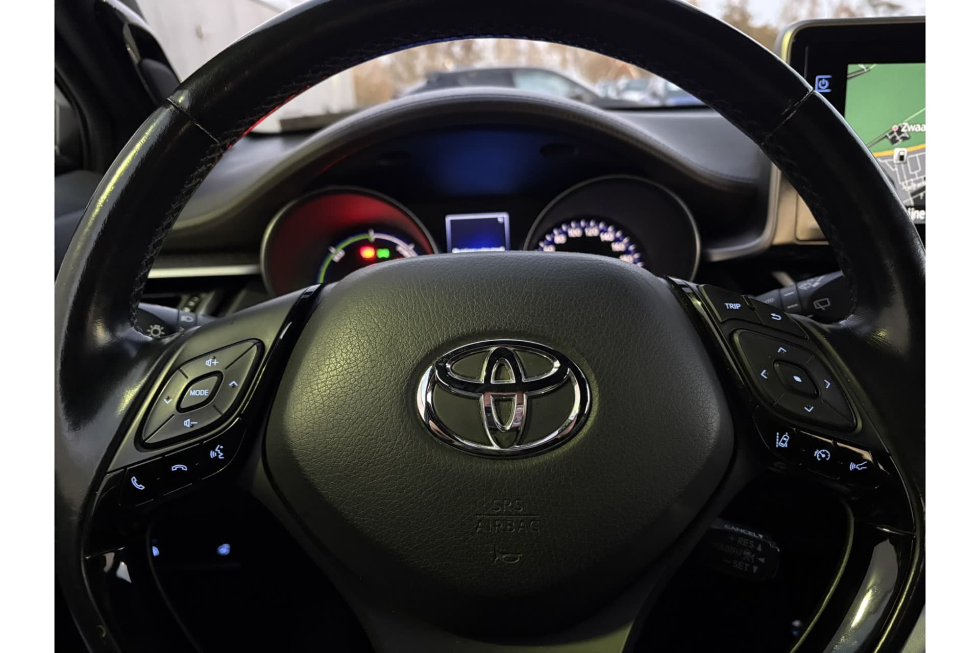 Toyota C-HR 1.8 Hybrid Executive thumbnail 9