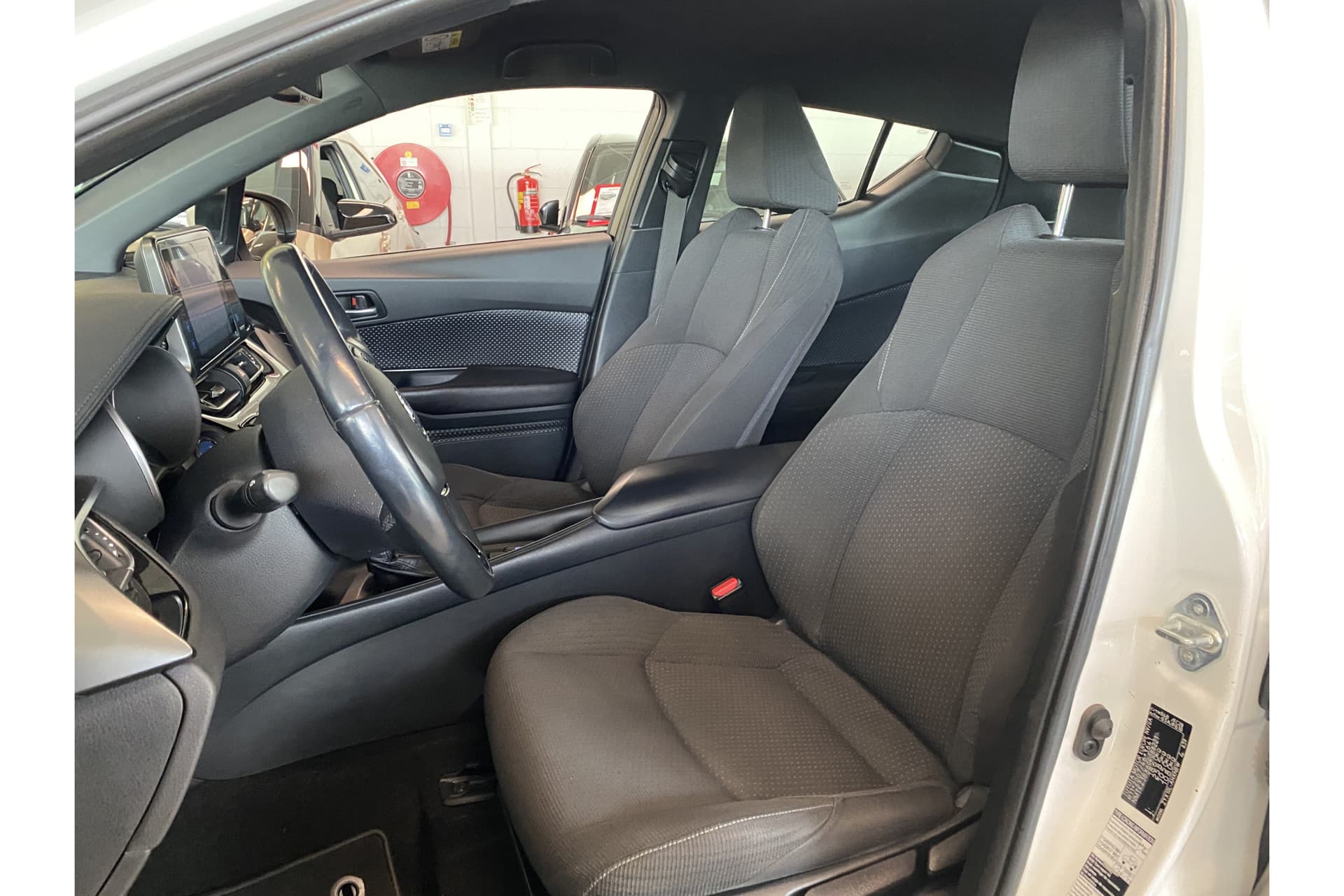 Toyota C-HR 1.8 Hybrid Dynamic thumbnail 11