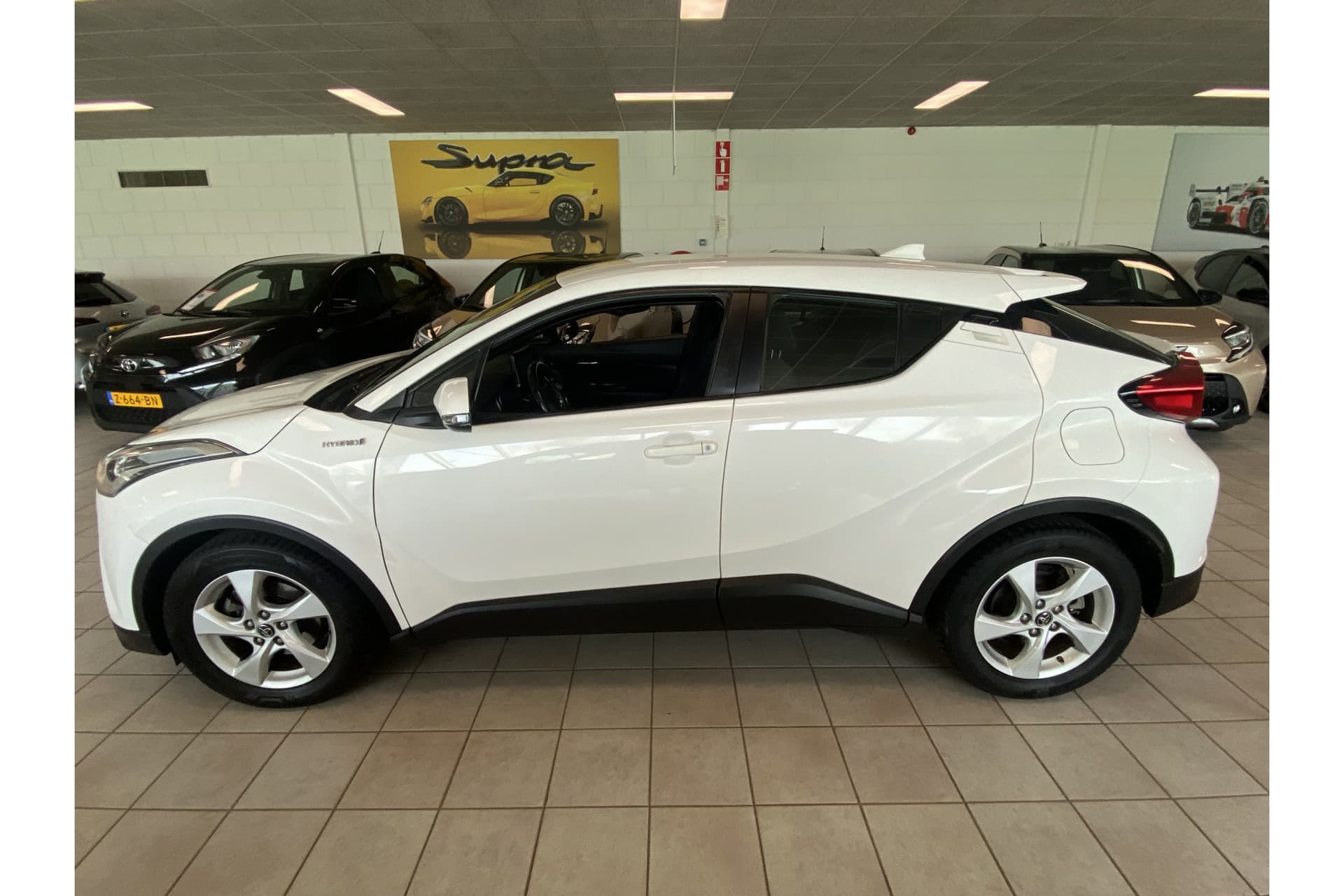 Toyota C-HR 1.8 Hybrid Dynamic thumbnail 2