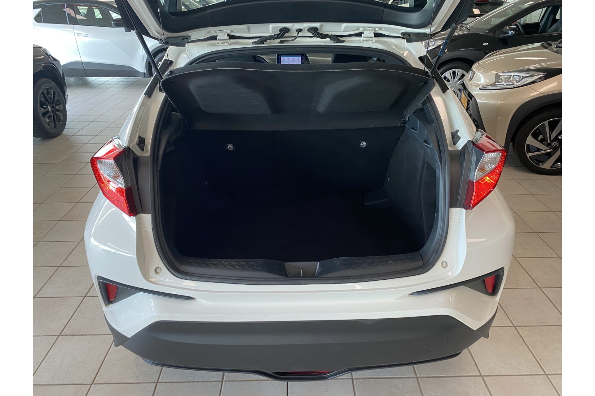 Toyota C-HR 1.8 Hybrid Dynamic thumbnail 5