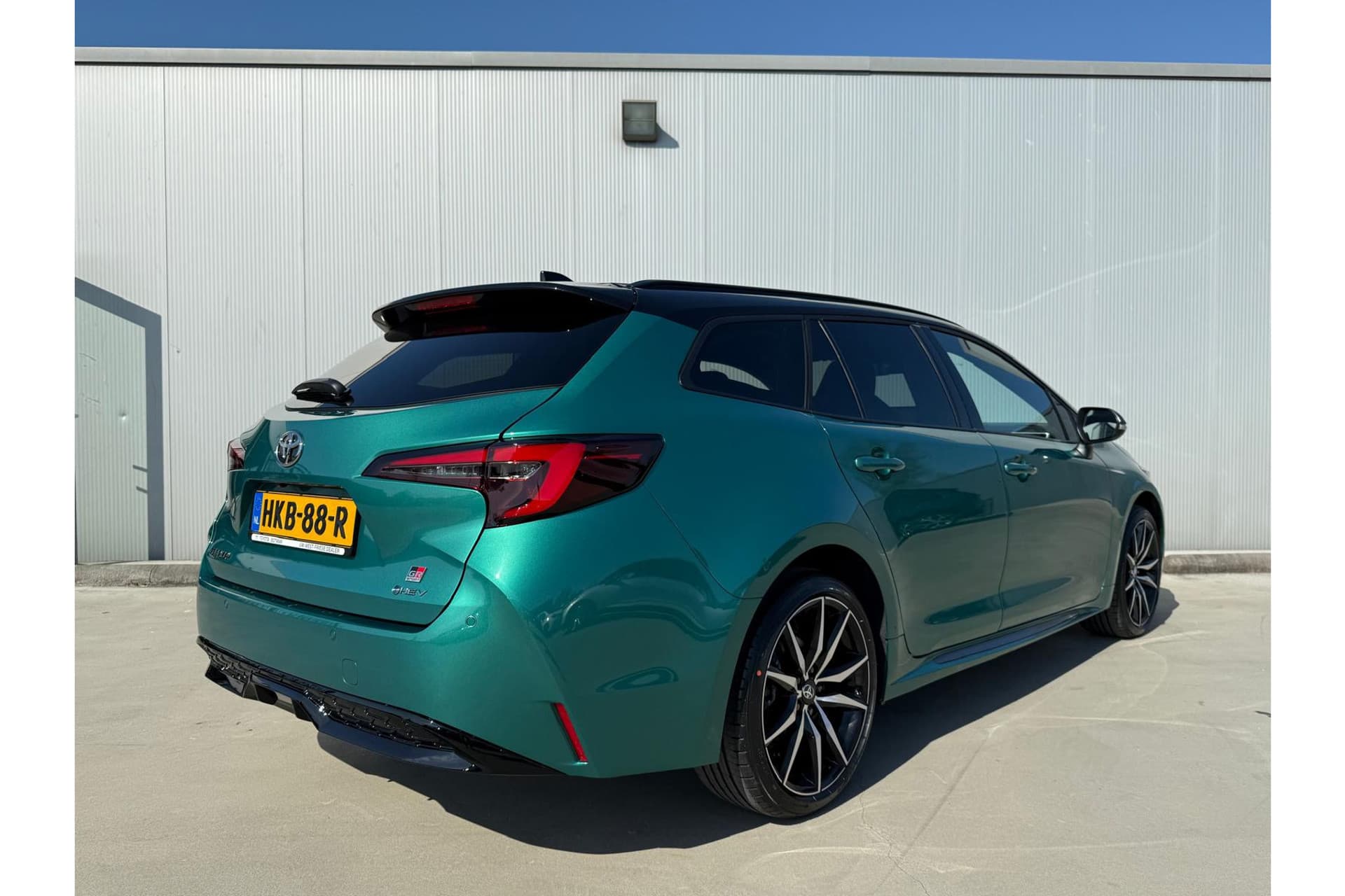 Toyota Corolla Touring Sports Hybrid 140 Gr Sport Automaat thumbnail 3