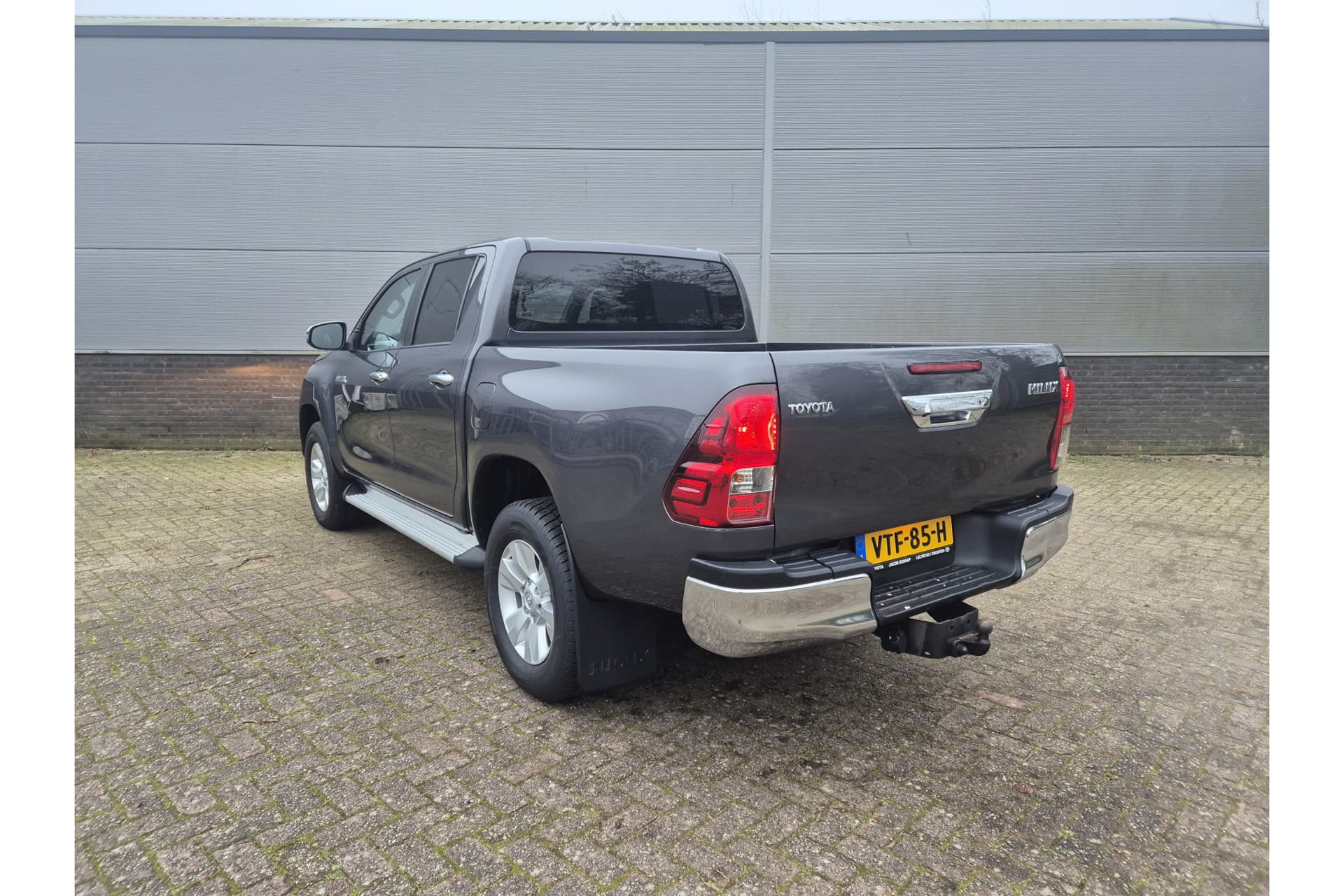 Toyota Hilux 2.4 D-4D Double Cab Professional thumbnail 3