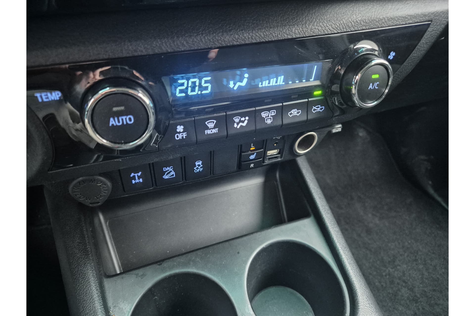 Toyota Hilux 2.4 D-4D Double Cab Professional thumbnail 40