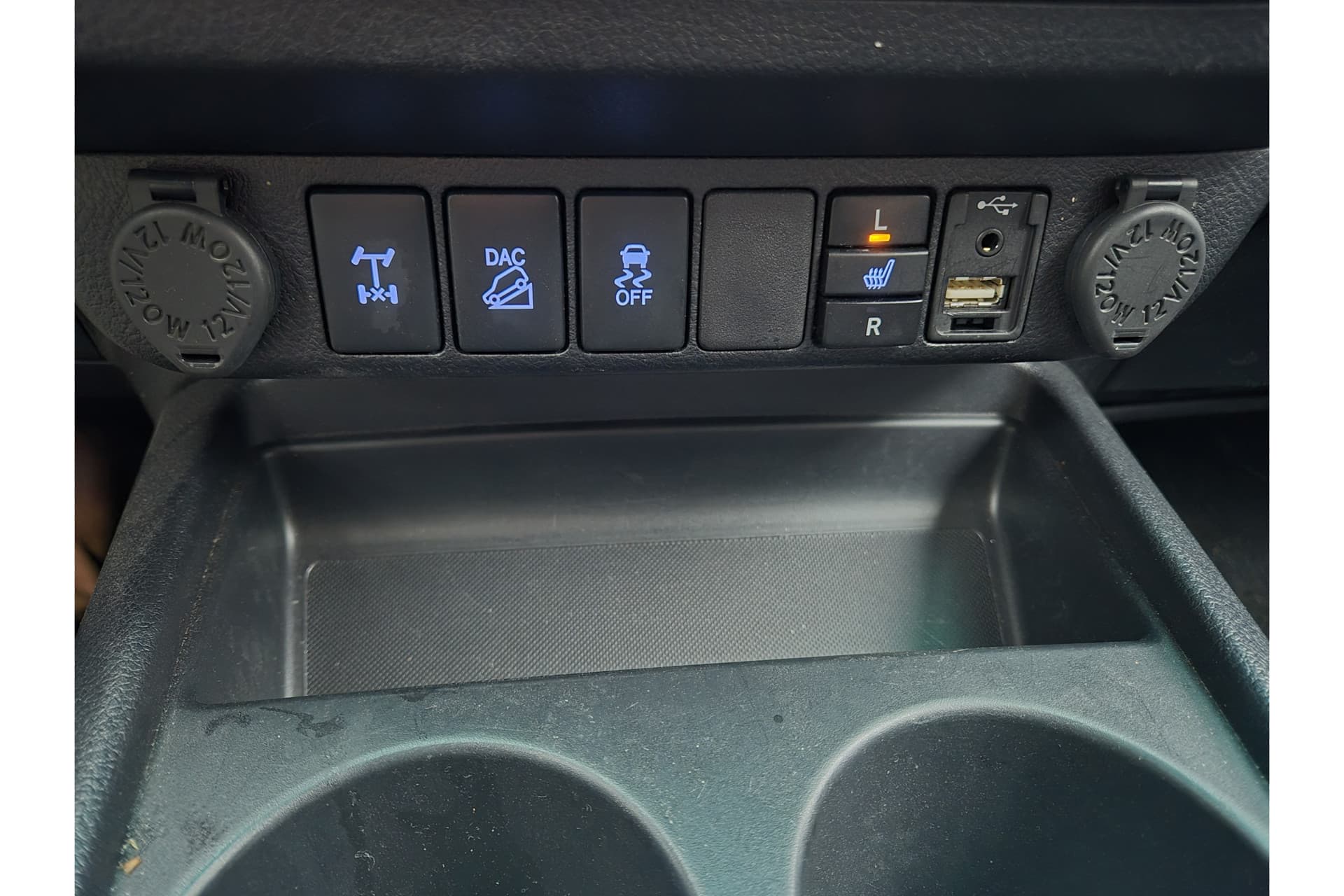 Toyota Hilux 2.4 D-4D Double Cab Professional thumbnail 41