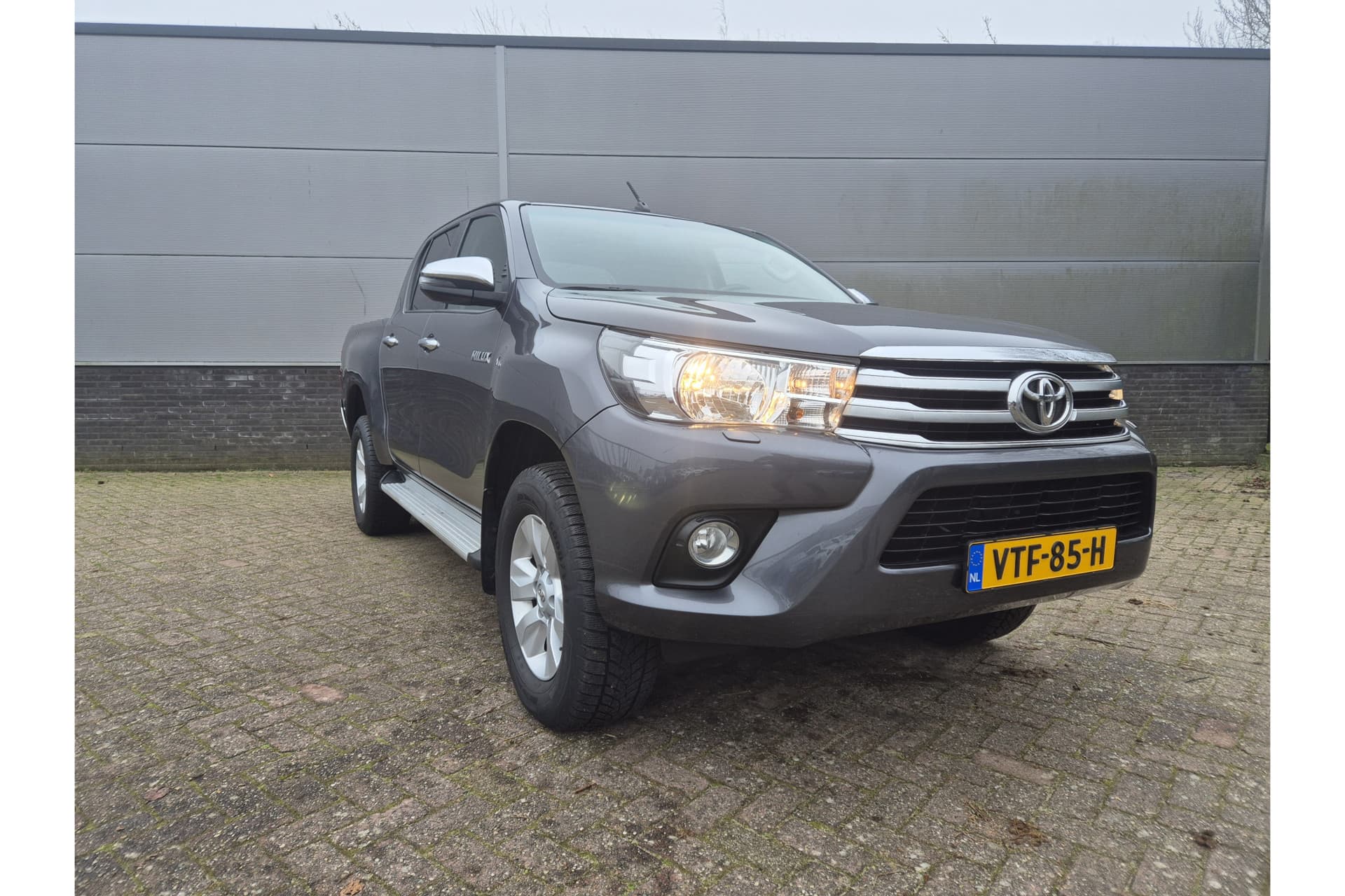Toyota Hilux 2.4 D-4D Double Cab Professional thumbnail 5