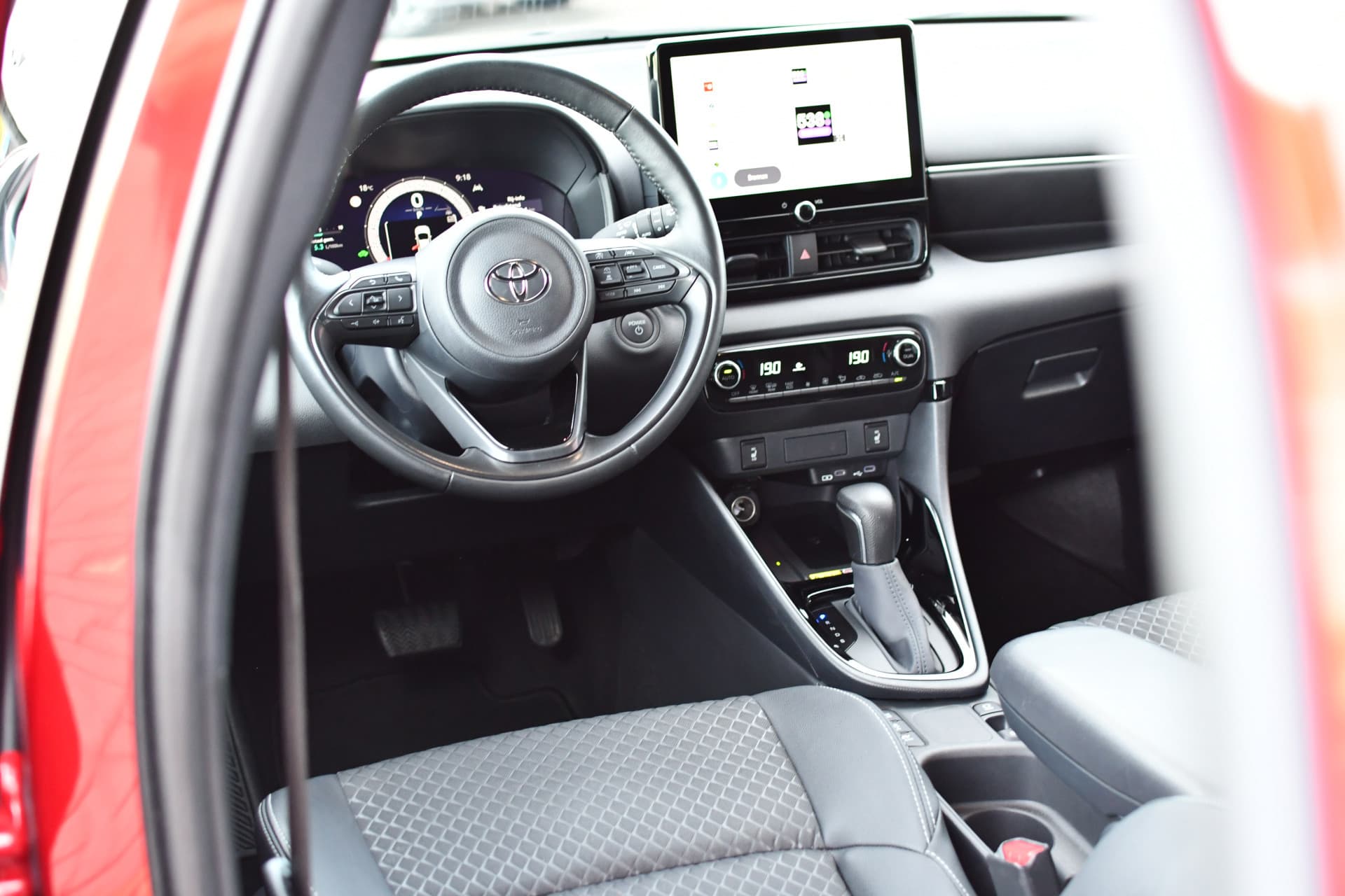 Toyota Yaris 1.5 Hybrid 130 Executive Automaat 130pk thumbnail 2