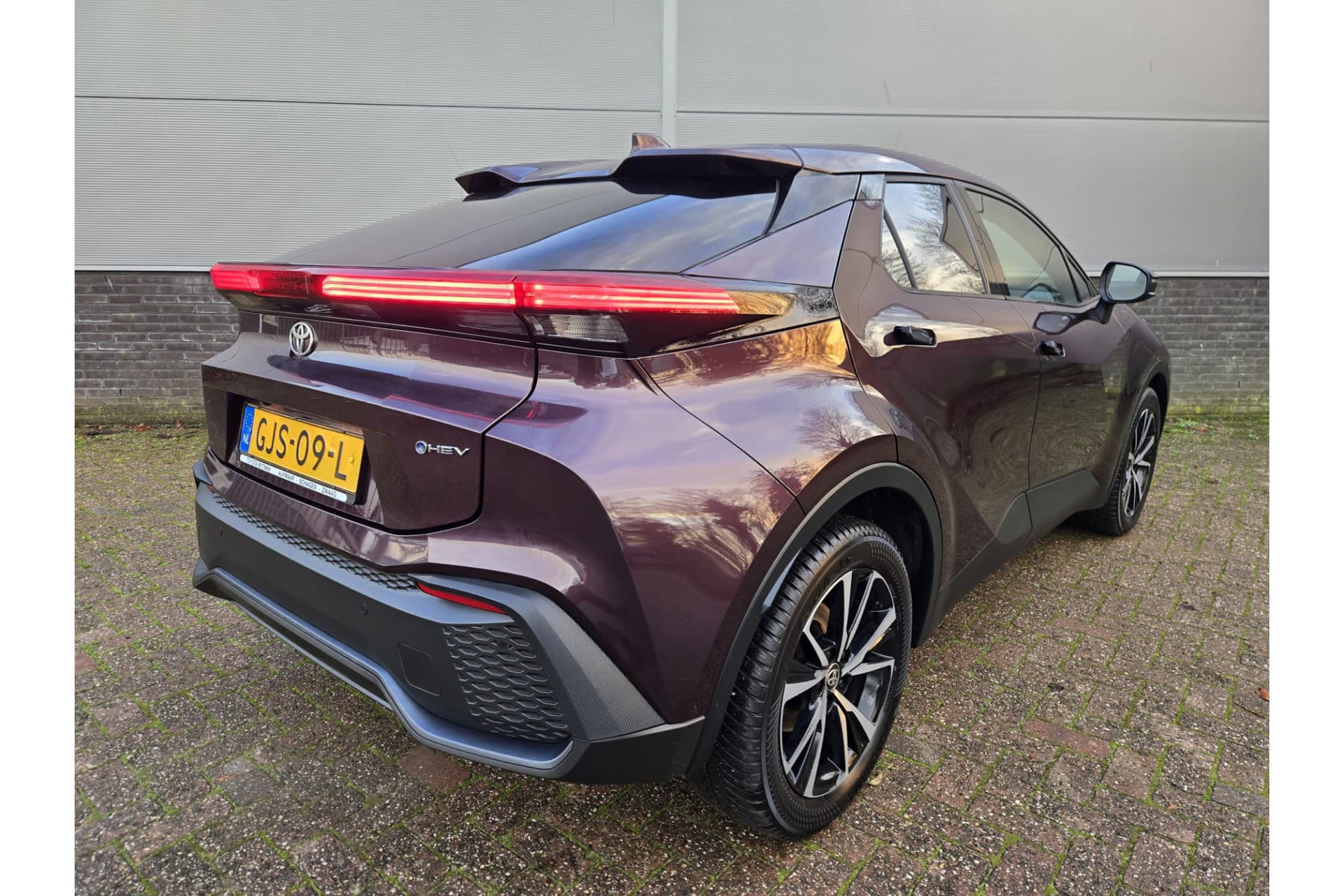 Toyota C-HR 1.8 Hybrid 140 Dynamic thumbnail 2