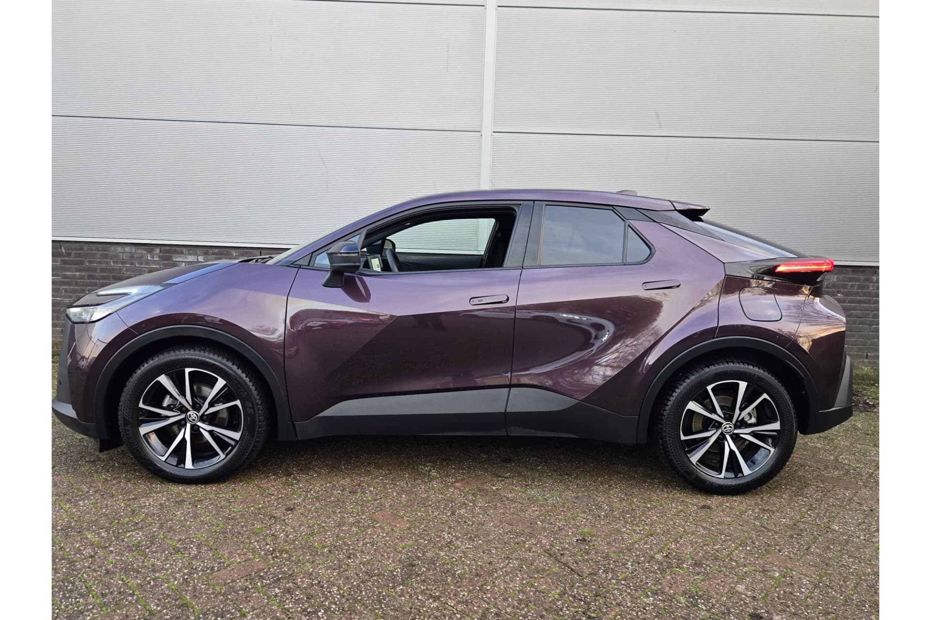 Toyota C-HR 1.8 Hybrid 140 Dynamic thumbnail 5