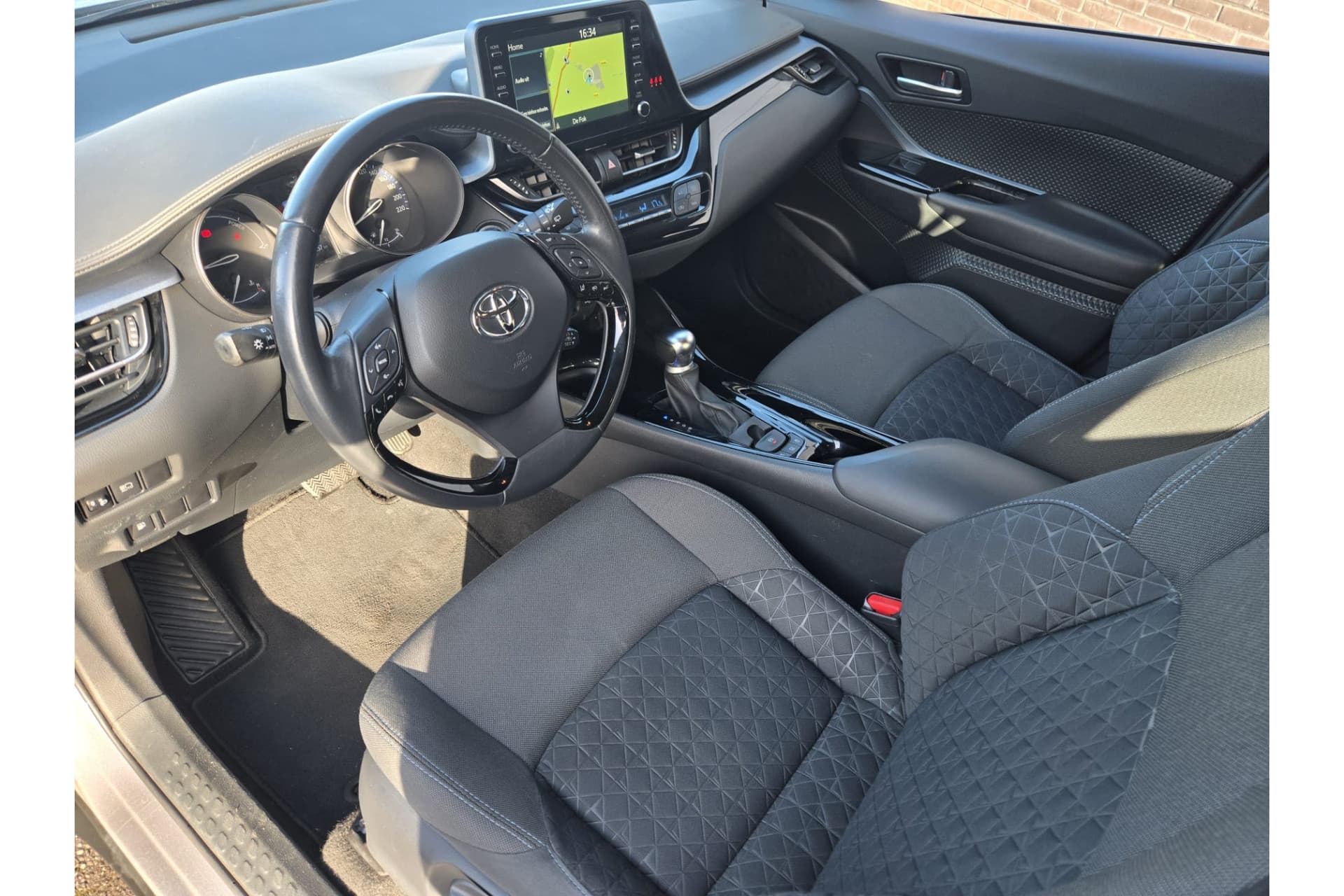 Toyota C-HR 1.8 Hybrid Dynamic thumbnail 4