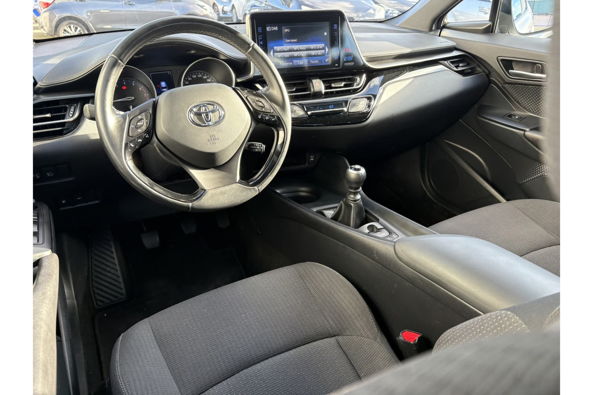 Toyota C-HR 1.2 Dynamic thumbnail 2